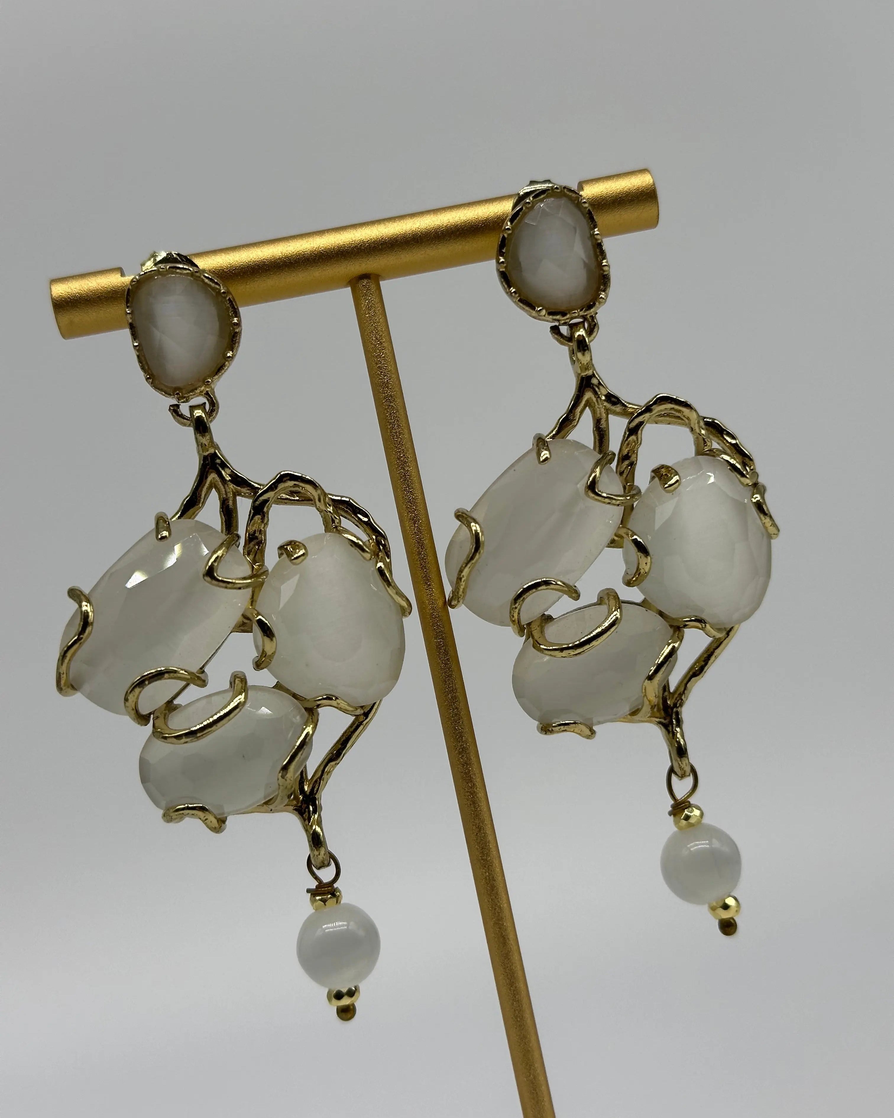 Orecchini Artigianali Grappolo di Pietra Bianca DD CERAMICHE SICILIANE