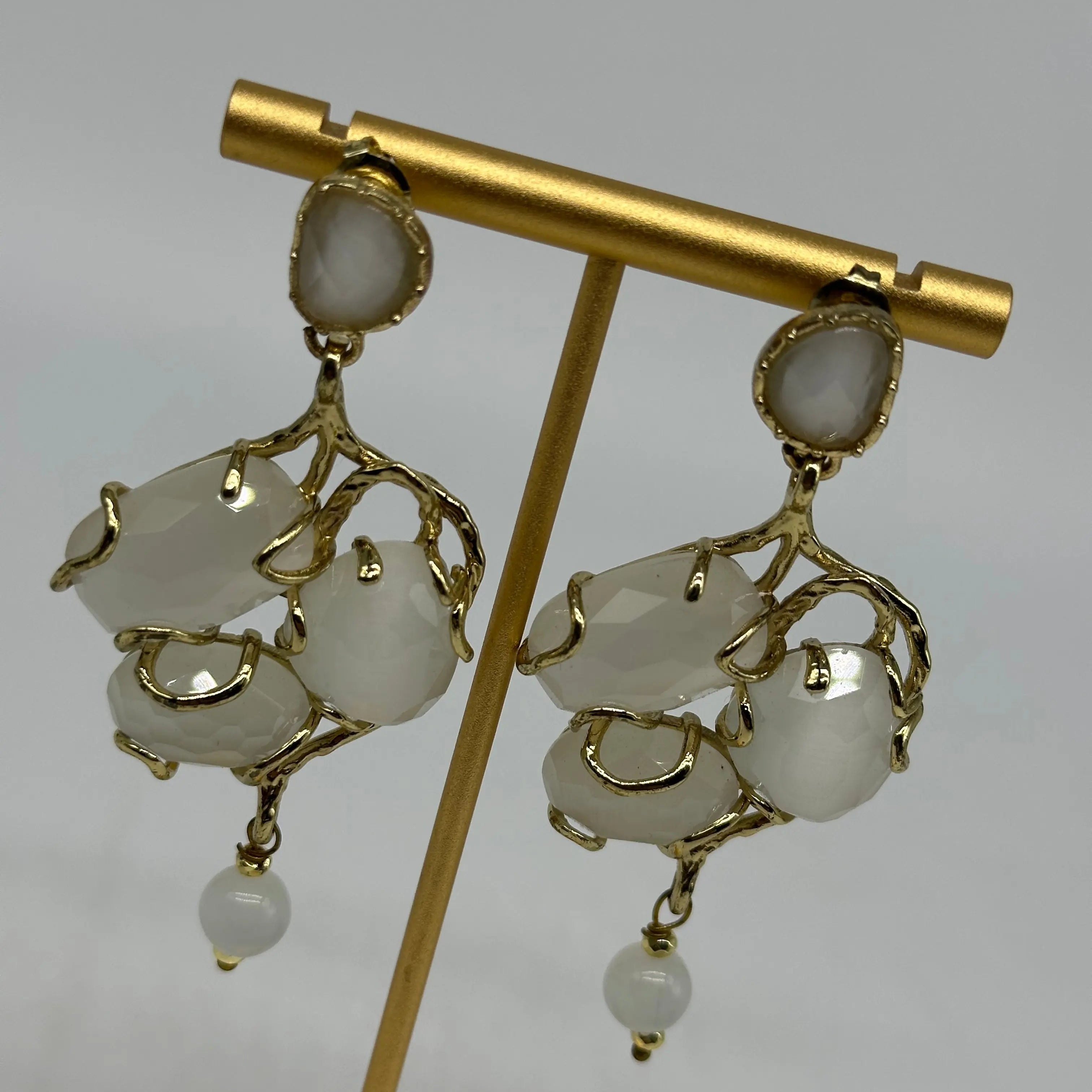 Orecchini Artigianali Grappolo di Pietra Bianca DD CERAMICHE SICILIANE