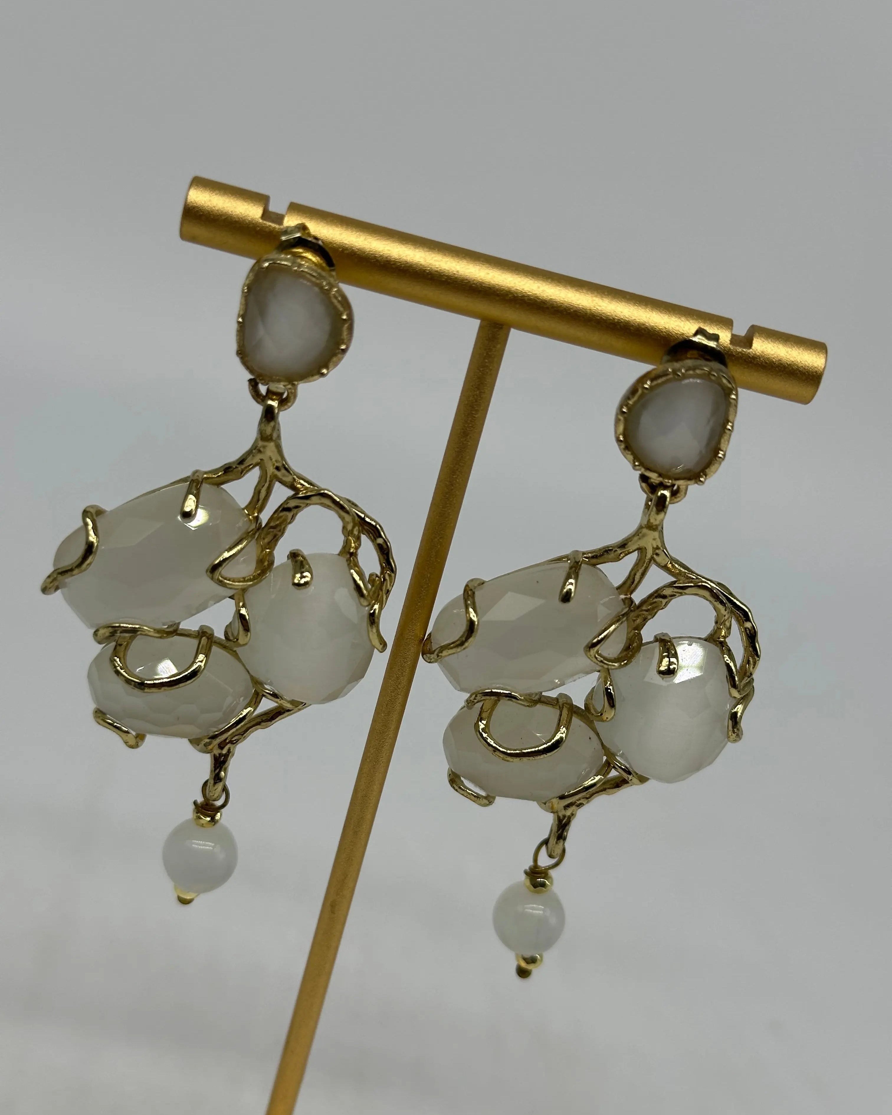 Orecchini Artigianali Grappolo di Pietra Bianca DD CERAMICHE SICILIANE