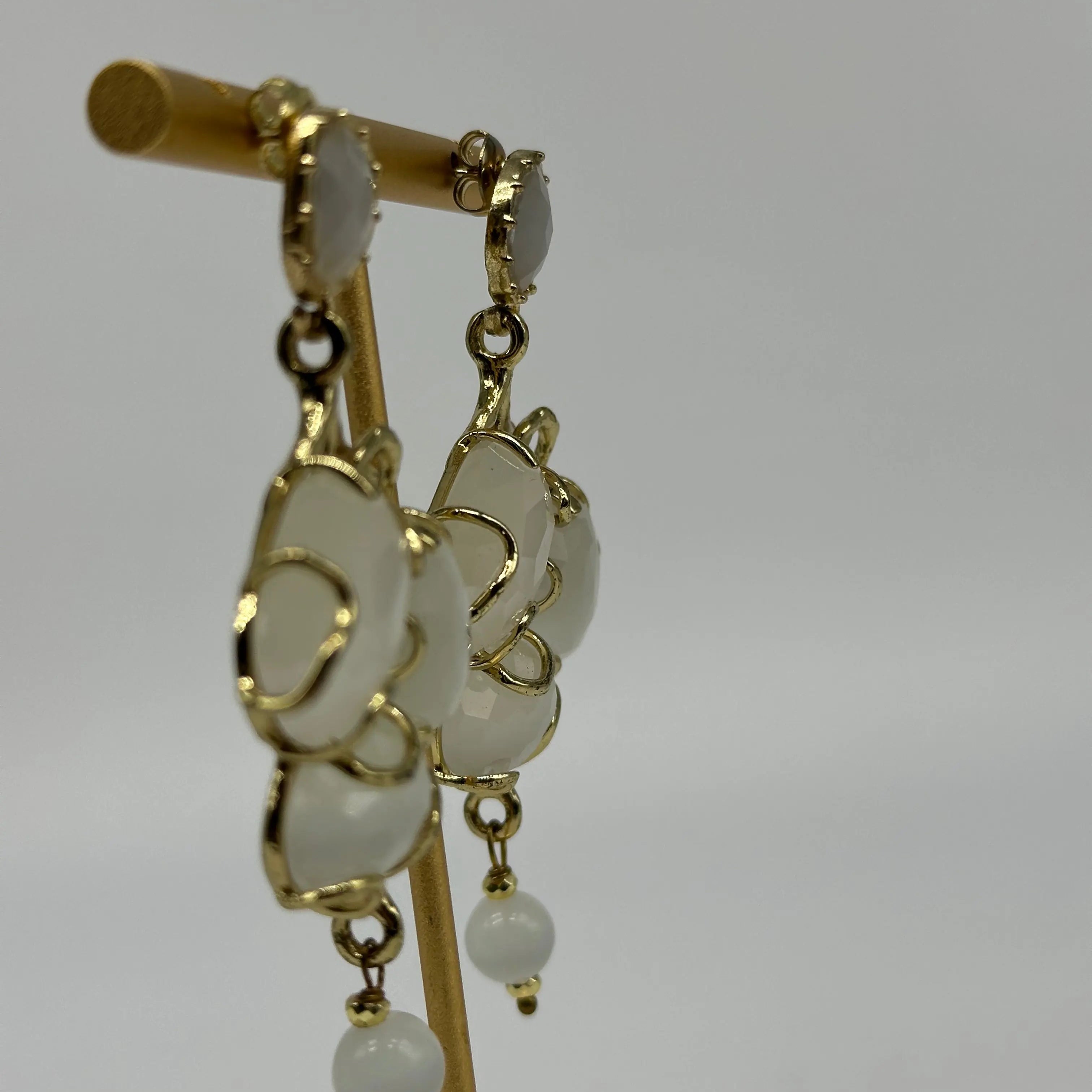 Orecchini Artigianali Grappolo di Pietra Bianca DD CERAMICHE SICILIANE