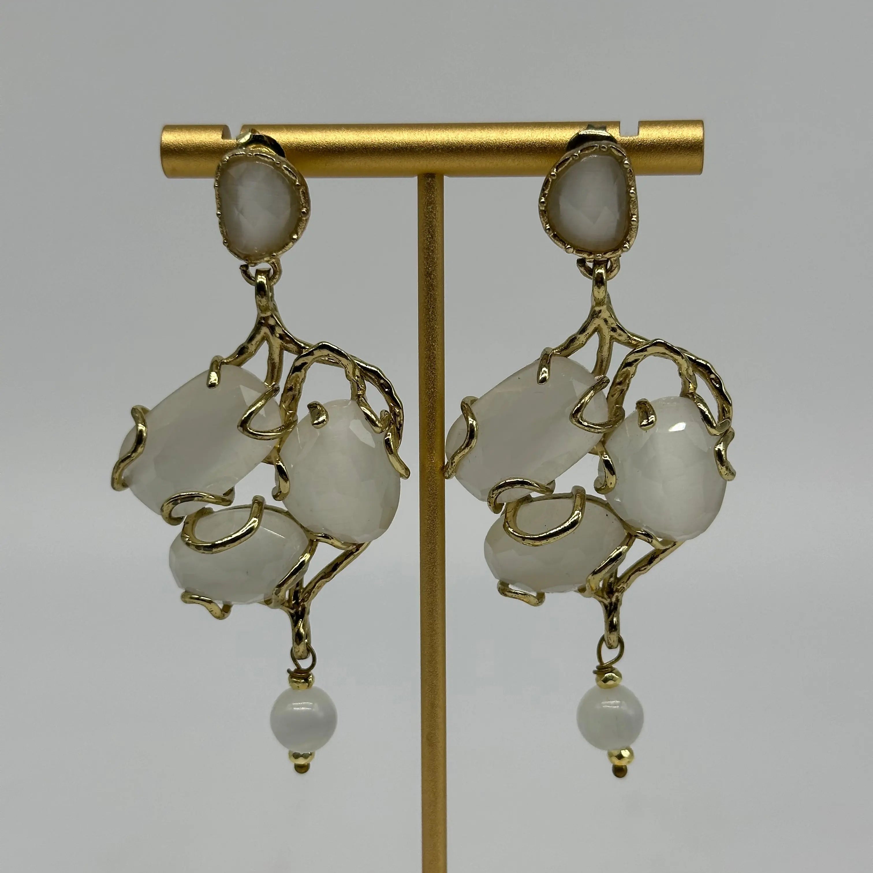 Orecchini Artigianali Grappolo di Pietra Bianca DD CERAMICHE SICILIANE