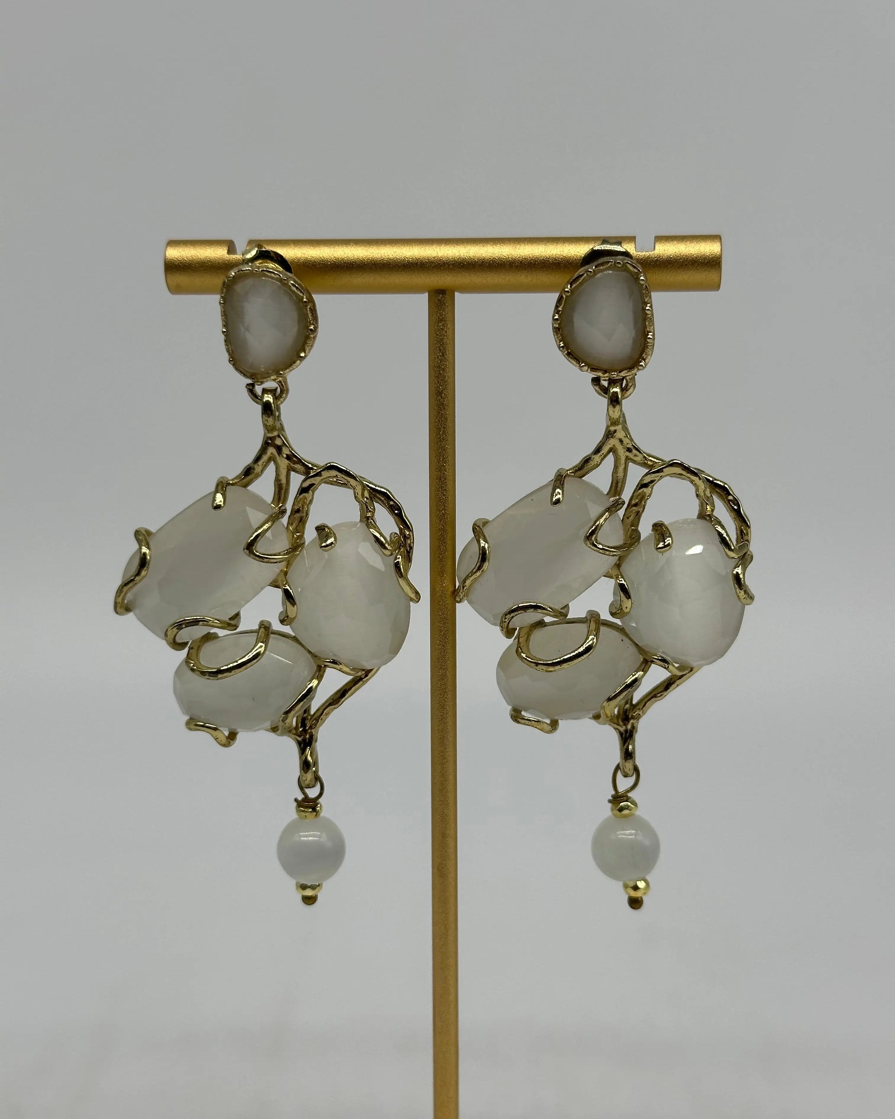 Orecchini Artigianali Grappolo di Pietra Bianca DD CERAMICHE SICILIANE