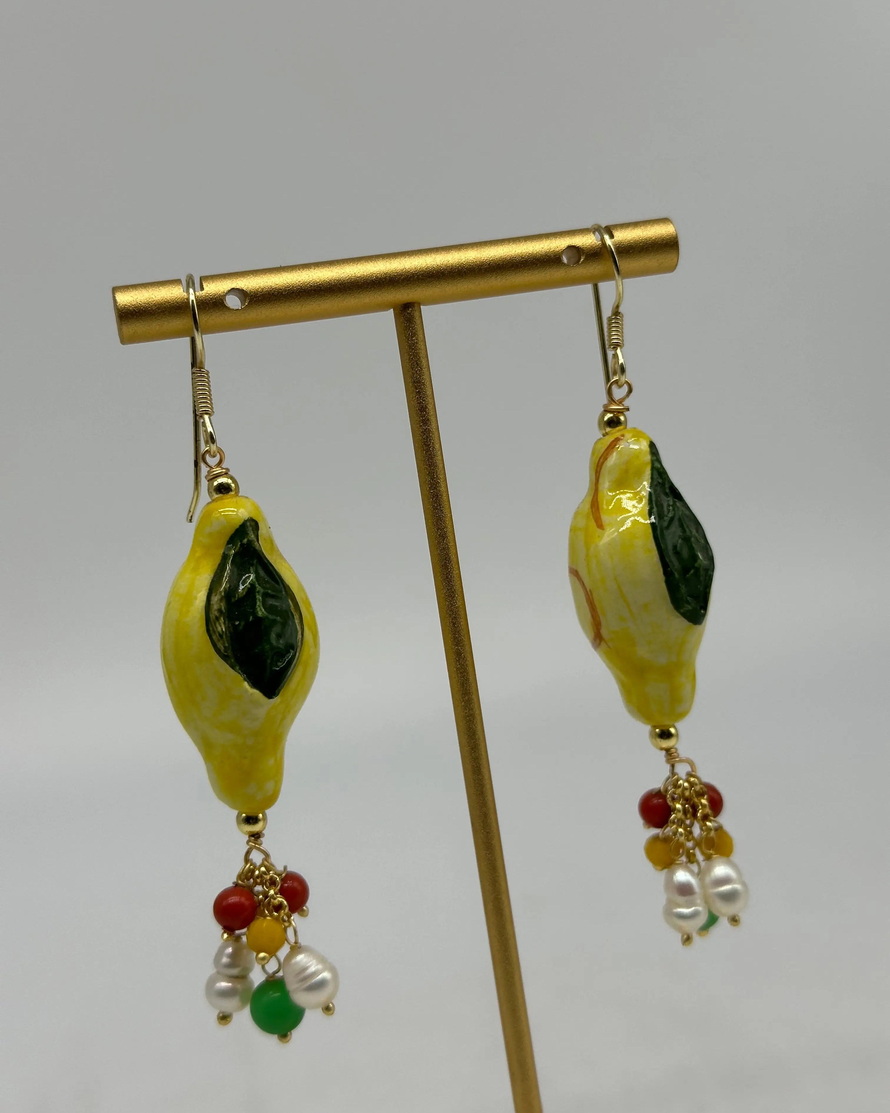 Orecchini Artigianali Limoni in Ceramica di Caltagirone, pietre e corallo V.2 DD CERAMICHE SICILIANE