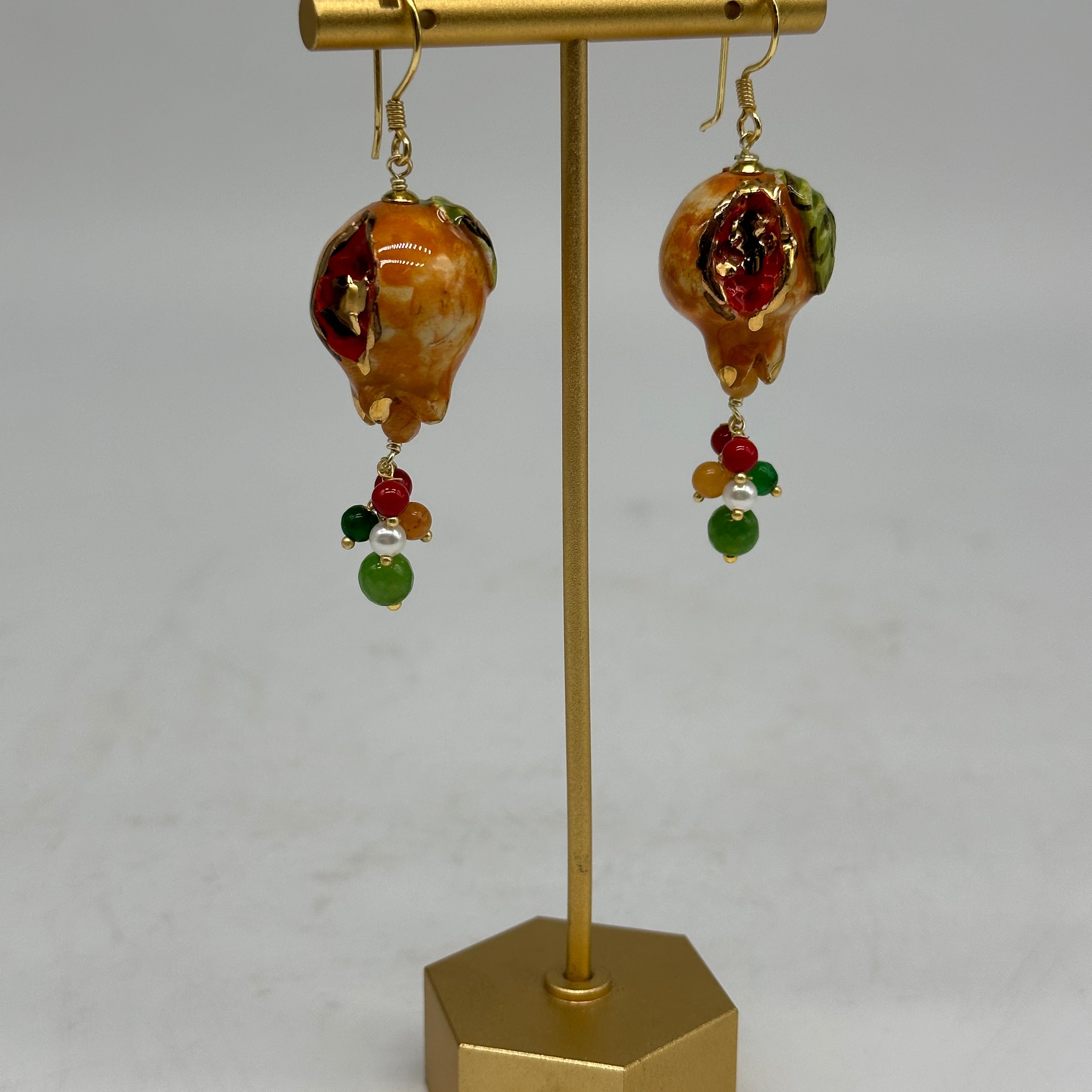 Orecchini Artigianali Melograni in Ceramica di Caltagirone pietre e corallo - ORECCHINI