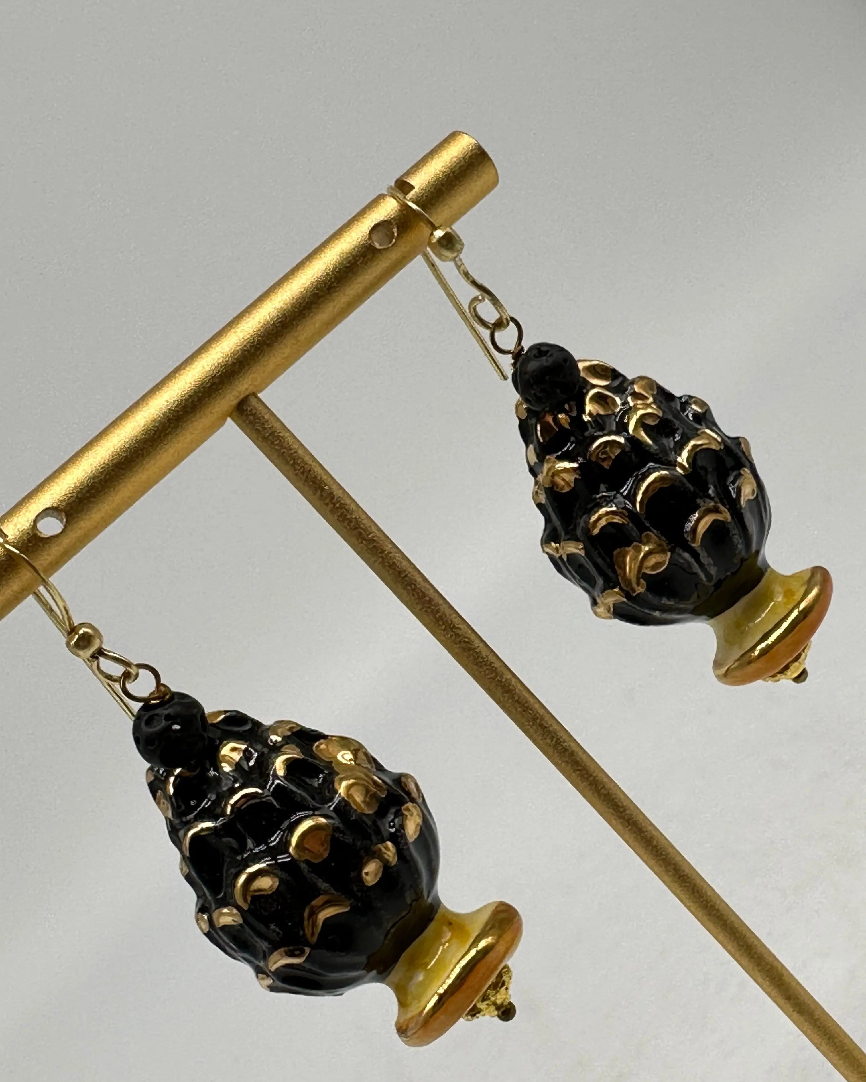 Orecchini Artigianali Pigna Nero Punte Oro Ceramica di Caltagirone DD CERAMICHE SICILIANE