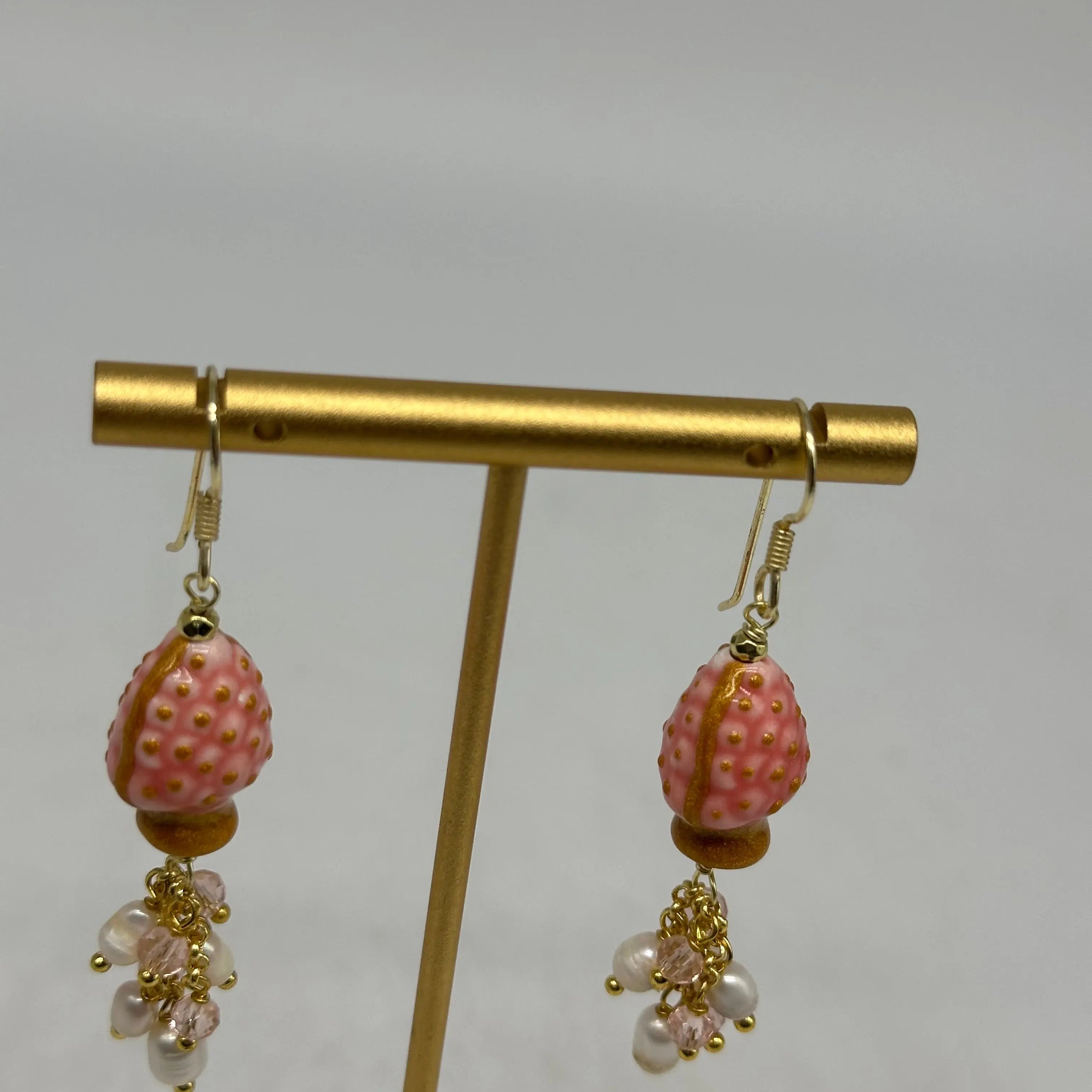 Orecchini Artigianali Pigna Rosa Ceramica di Caltagirone, pietre e perle DD CERAMICHE SICILIANE