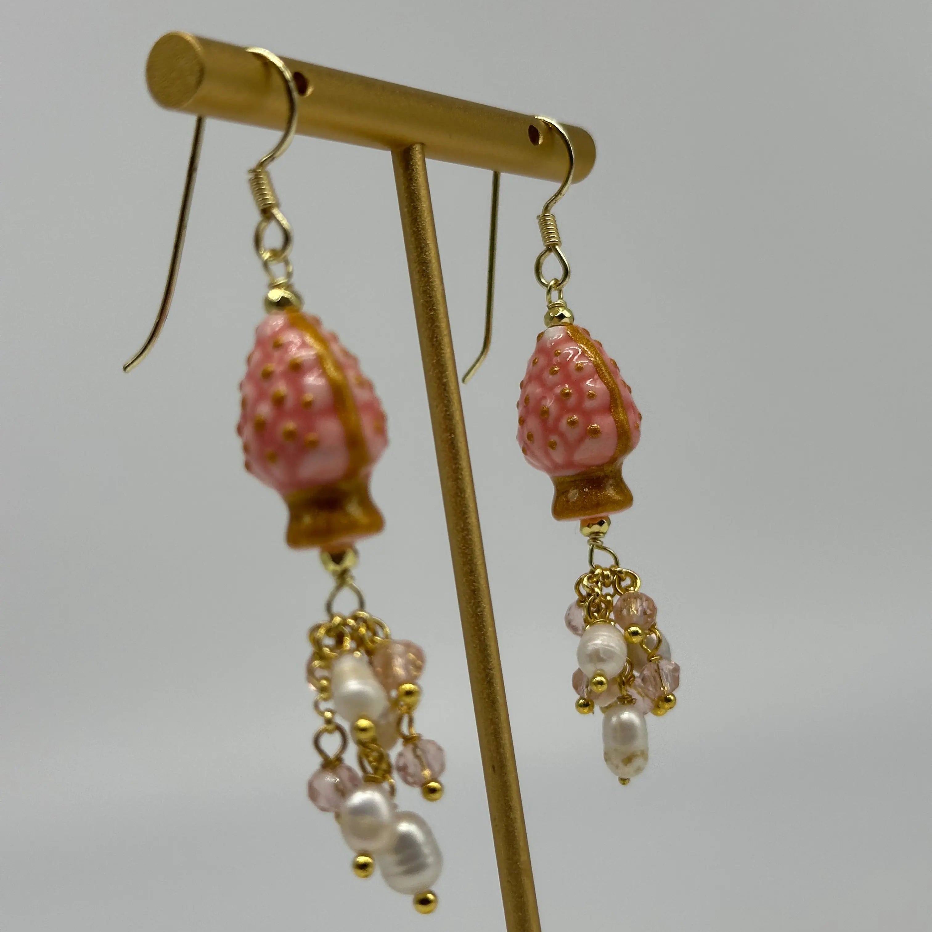 Orecchini Artigianali Pigna Rosa Ceramica di Caltagirone, pietre e perle DD CERAMICHE SICILIANE