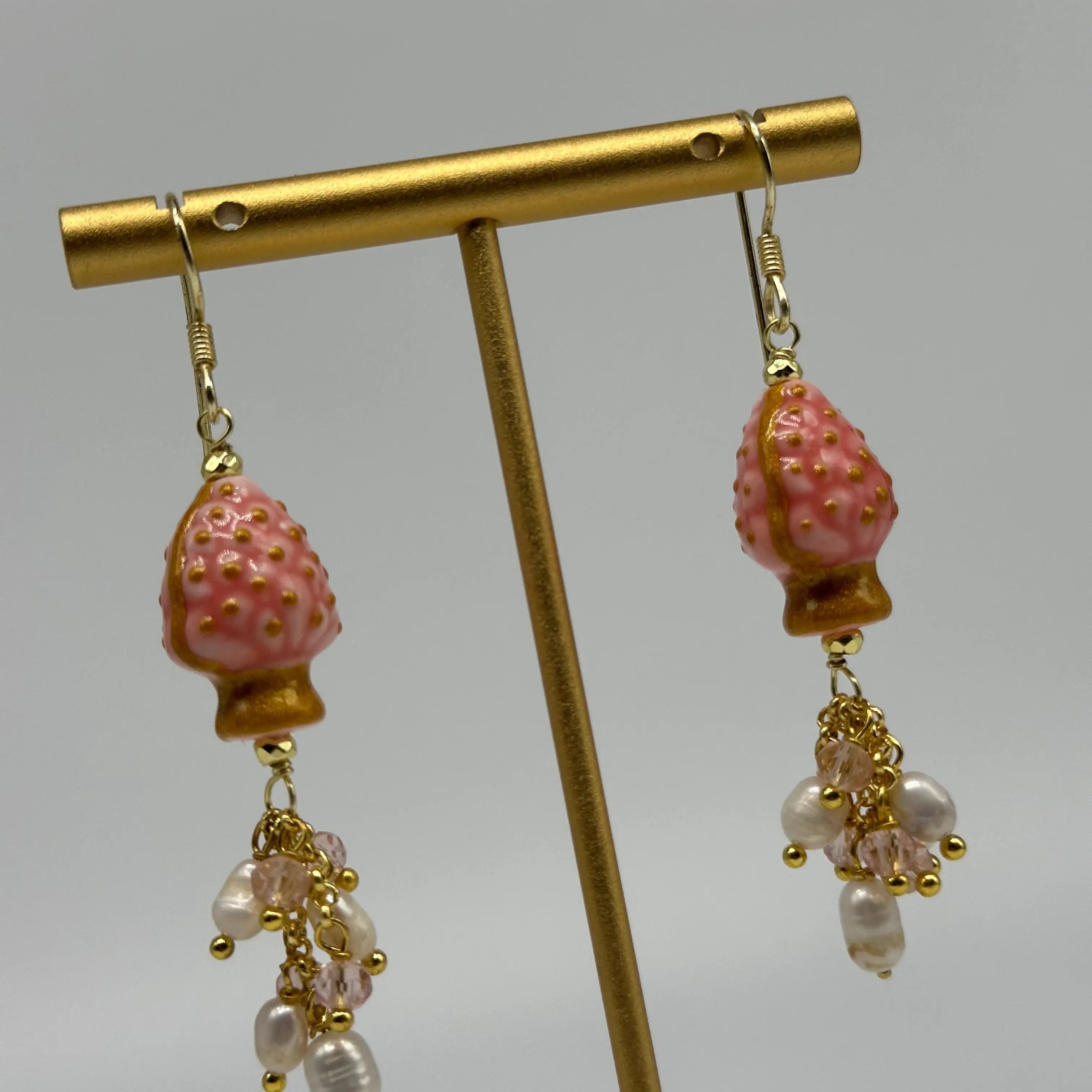 Orecchini Artigianali Pigna Rosa Ceramica di Caltagirone, pietre e perle DD CERAMICHE SICILIANE