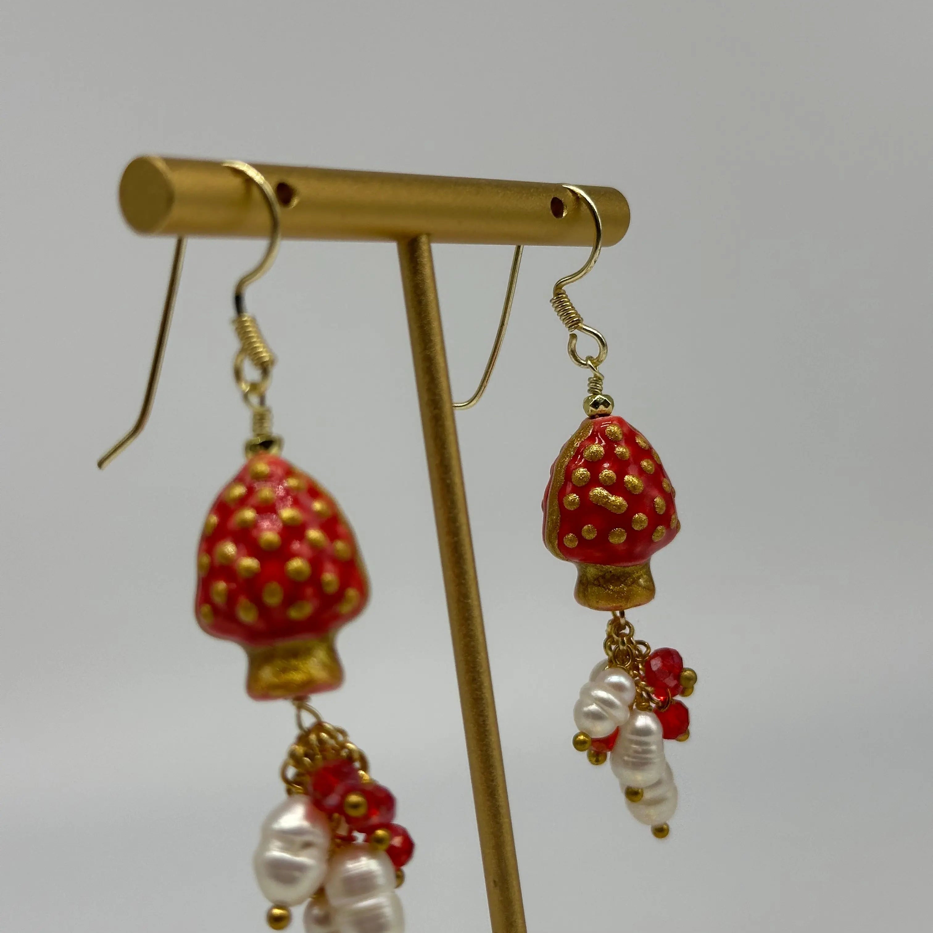 Orecchini Artigianali Pigna Rosso Ceramica di Caltagirone, pietre e perle DD CERAMICHE SICILIANE