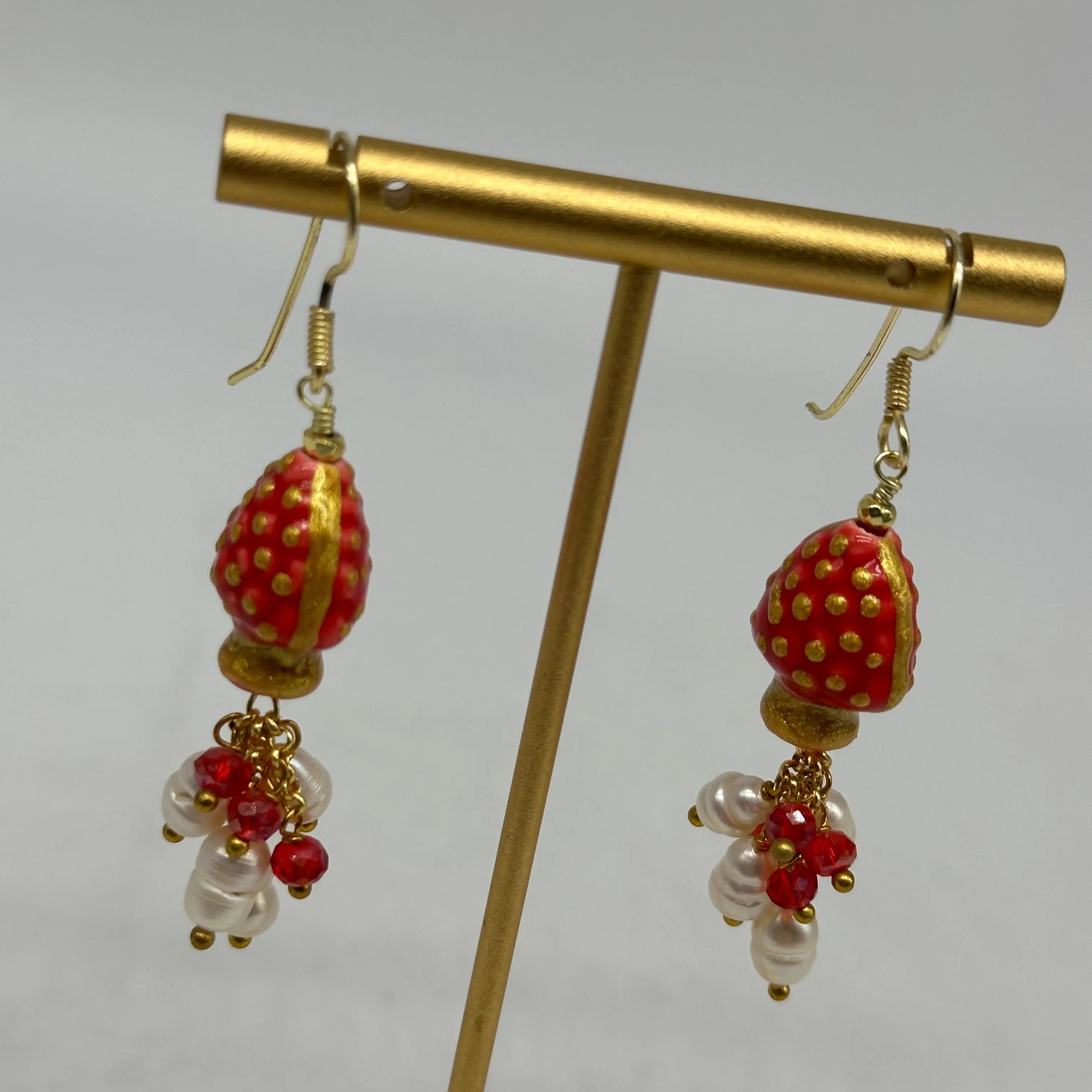 Orecchini Artigianali Pigna Rosso Ceramica di Caltagirone, pietre e perle DD CERAMICHE SICILIANE