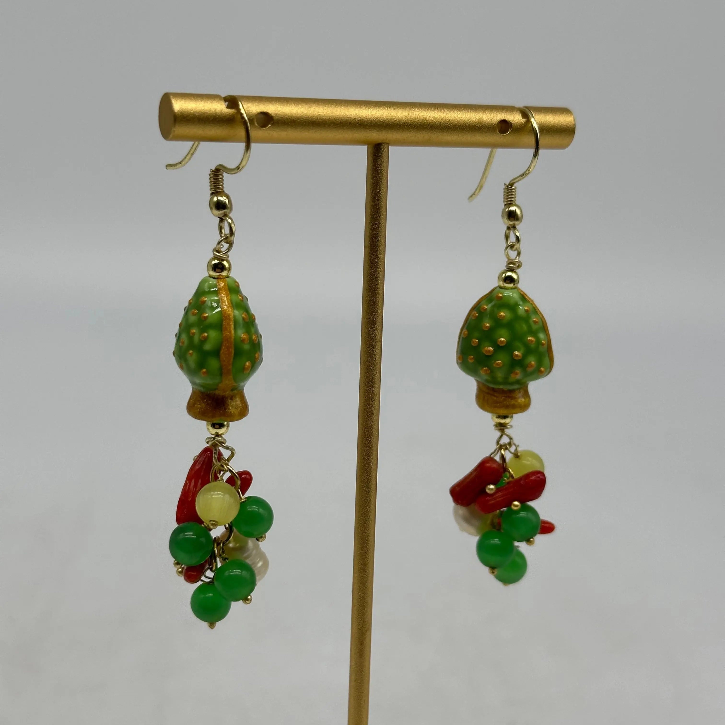 Orecchini Artigianali Pigna Verde Ceramica di Caltagirone, pietre e perle DD CERAMICHE SICILIANE