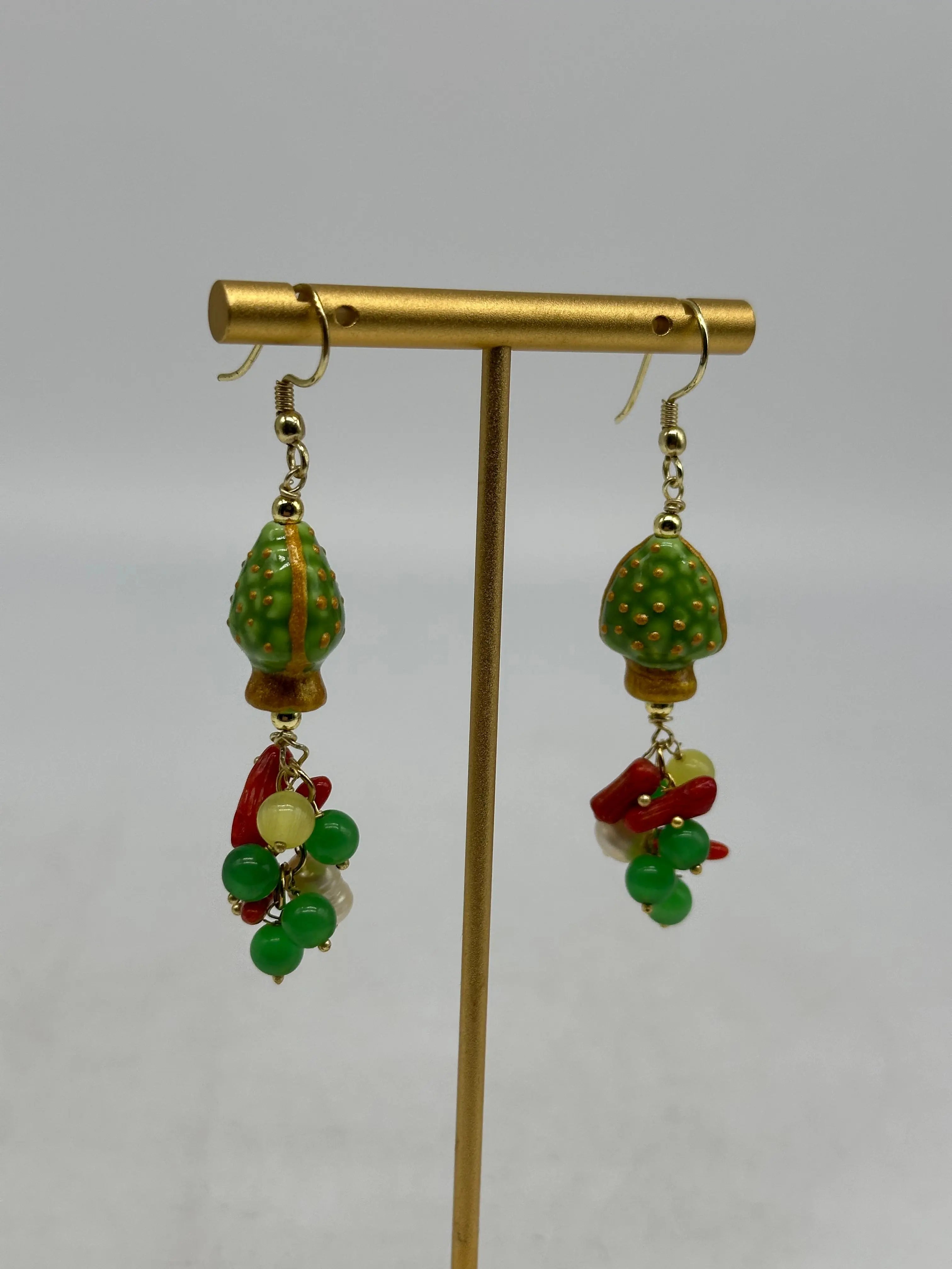 Orecchini Artigianali Pigna Verde Ceramica di Caltagirone, pietre e perle DD CERAMICHE SICILIANE