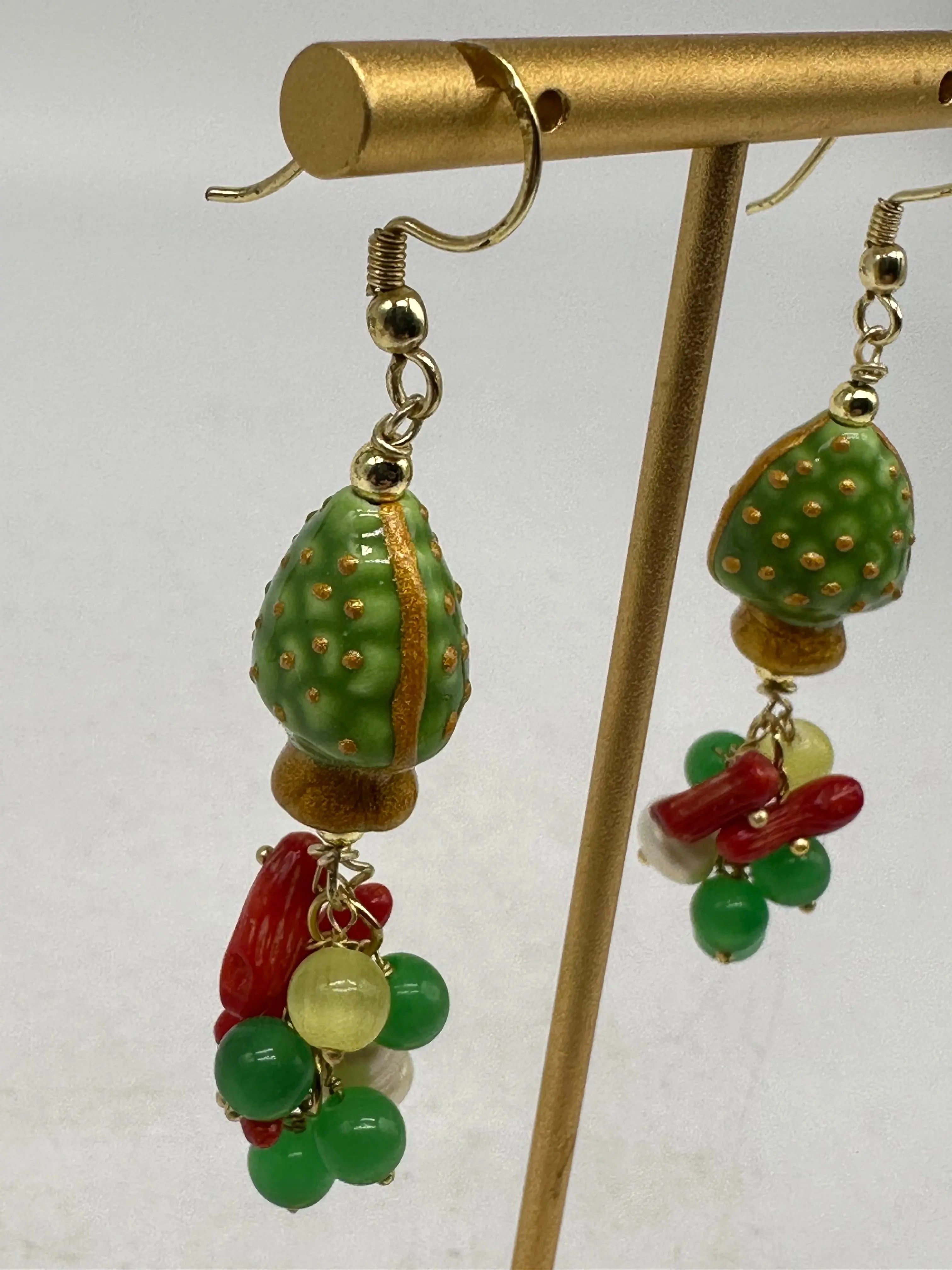 Orecchini Artigianali Pigna Verde Ceramica di Caltagirone, pietre e perle DD CERAMICHE SICILIANE