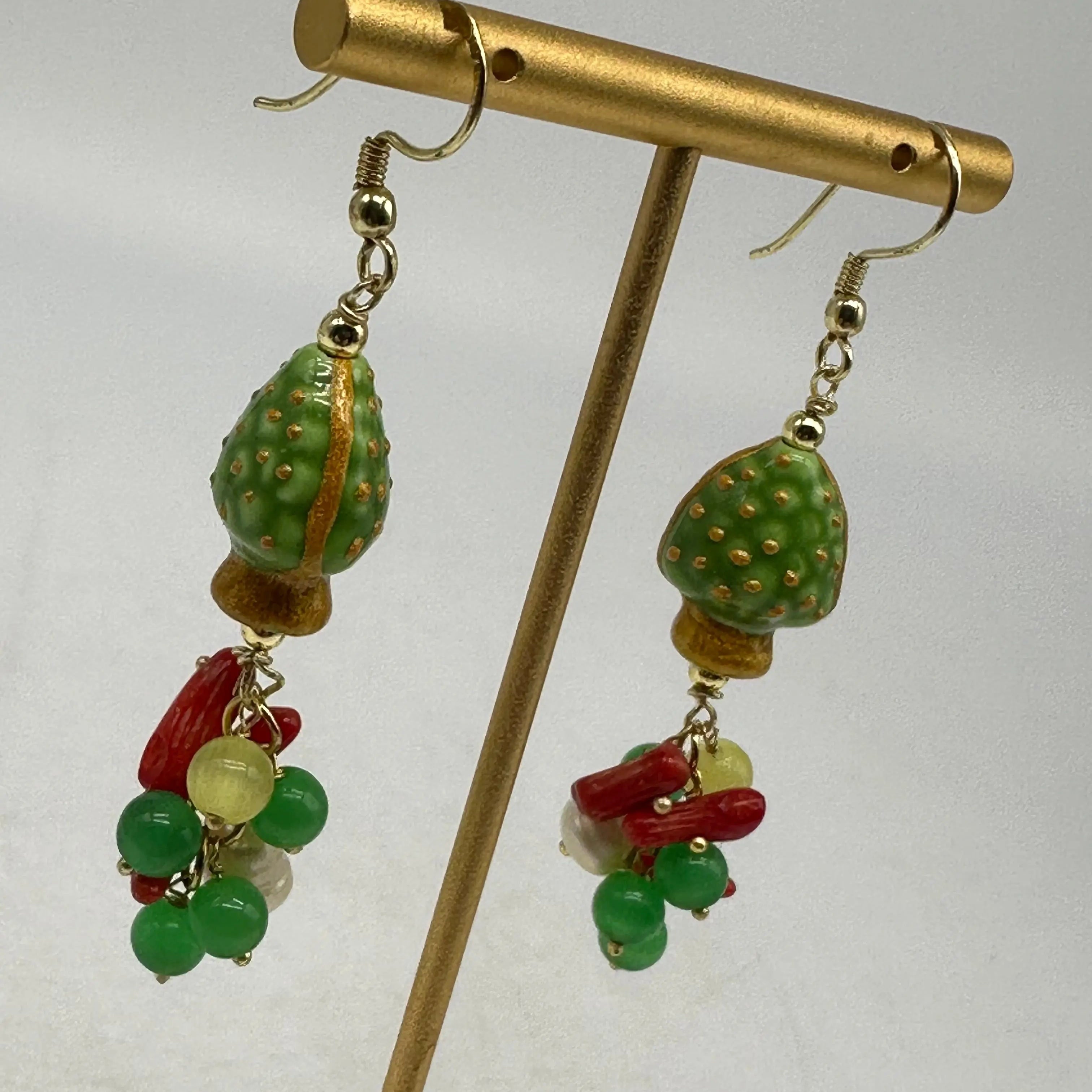 Orecchini Artigianali Pigna Verde Ceramica di Caltagirone, pietre e perle DD CERAMICHE SICILIANE