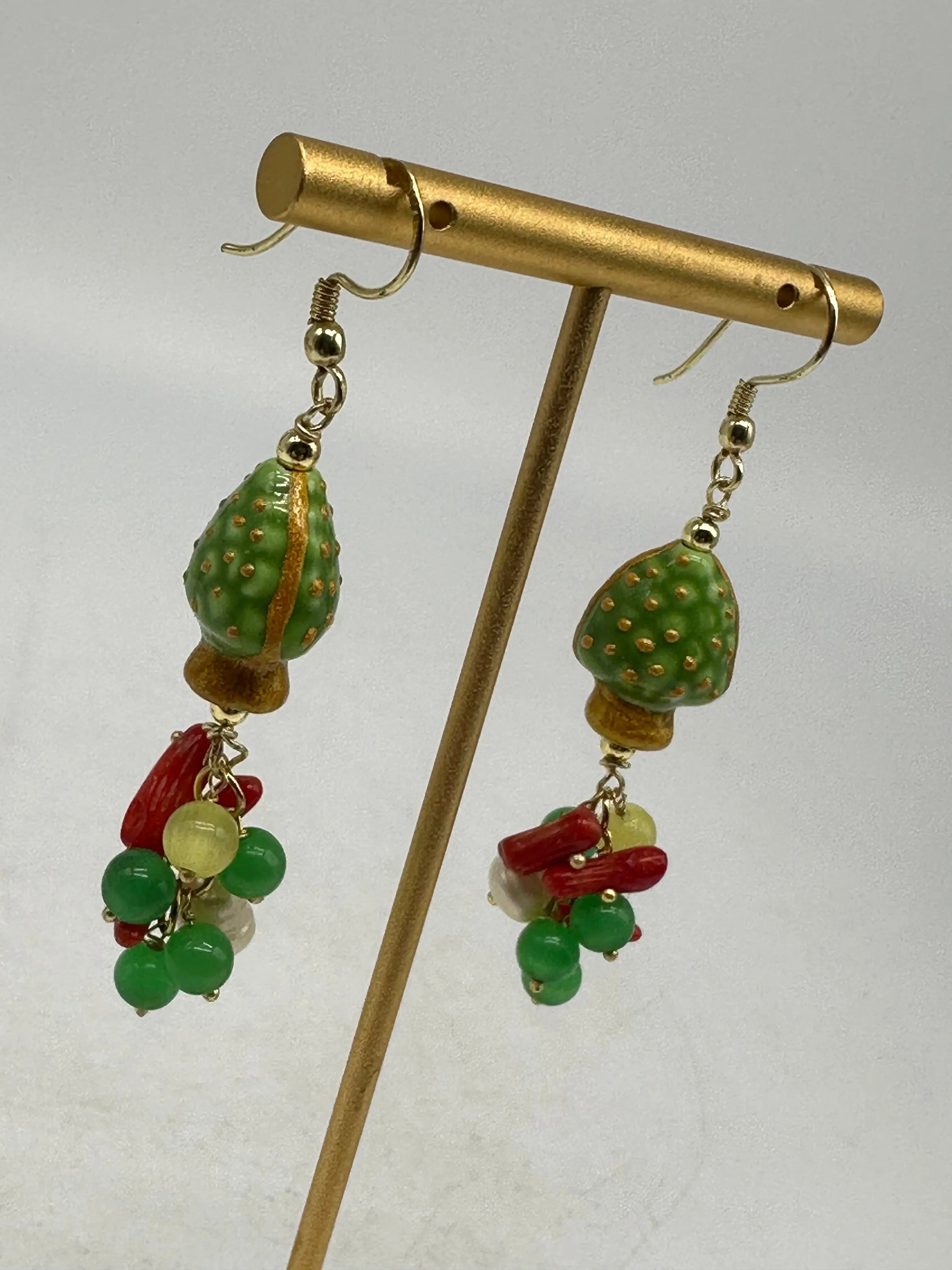 Orecchini Artigianali Pigna Verde Ceramica di Caltagirone, pietre e perle DD CERAMICHE SICILIANE