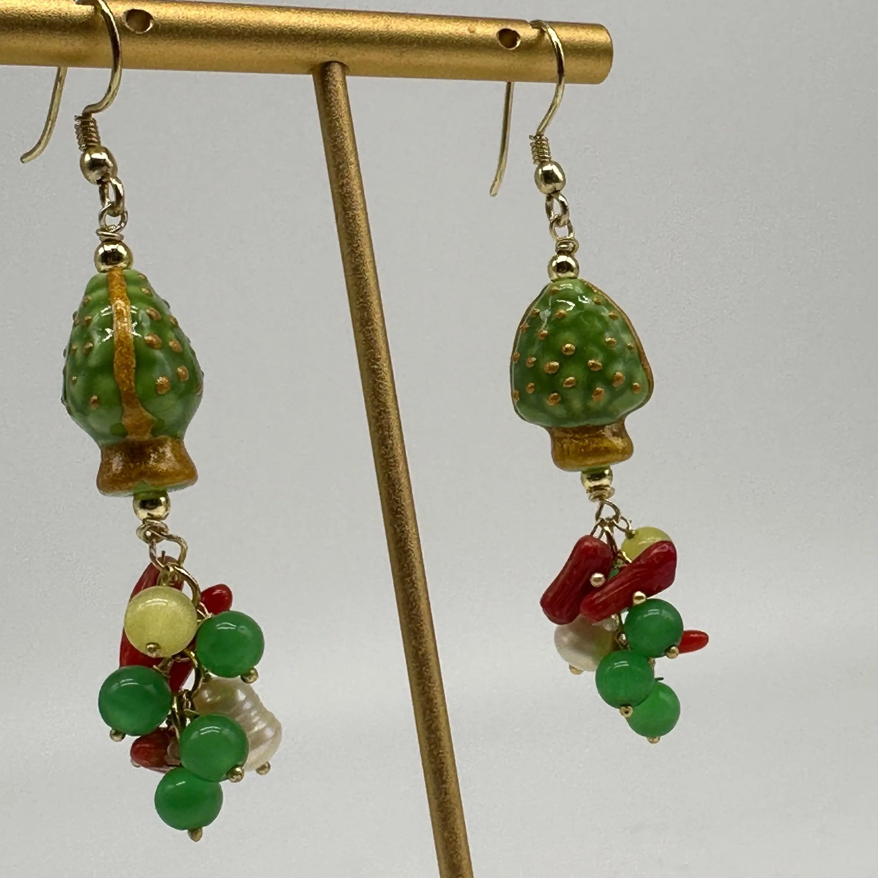 Orecchini Artigianali Pigna Verde Ceramica di Caltagirone, pietre e perle DD CERAMICHE SICILIANE