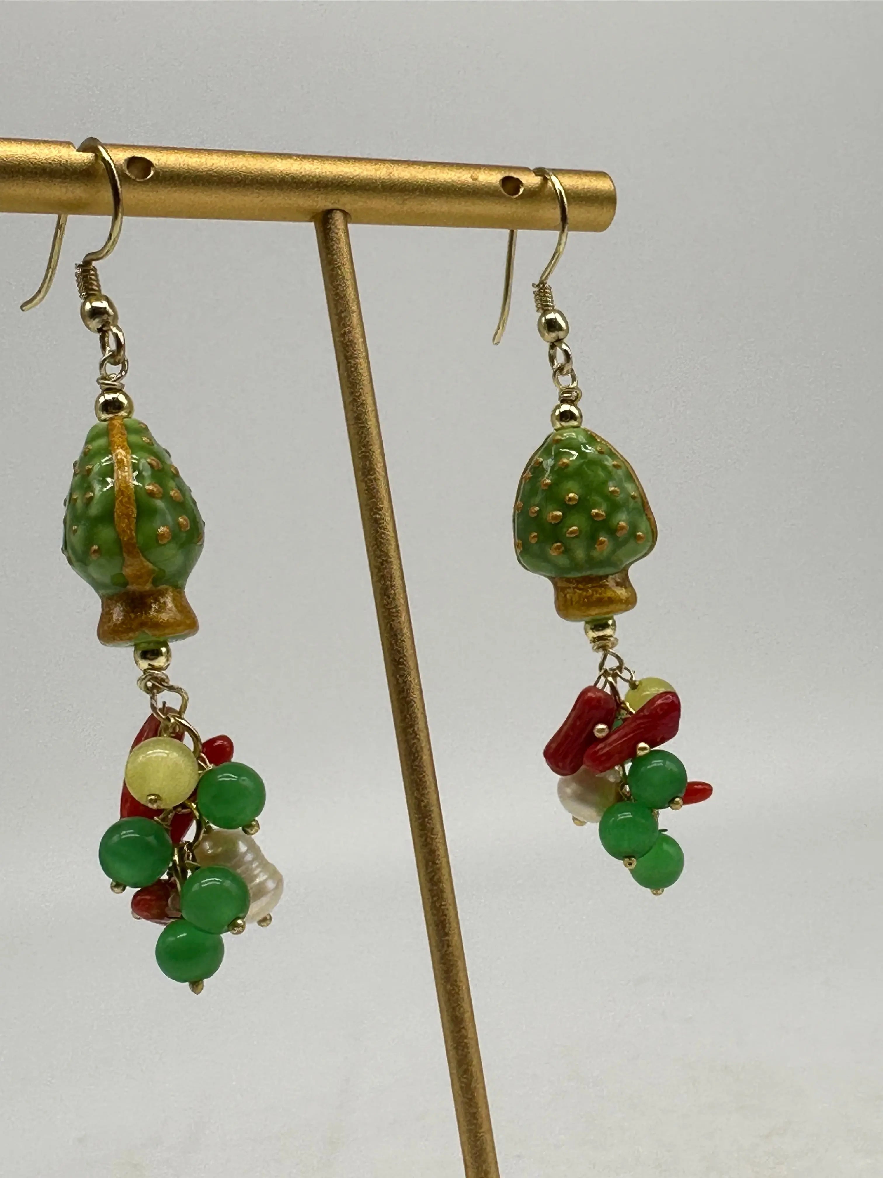 Orecchini Artigianali Pigna Verde Ceramica di Caltagirone, pietre e perle DD CERAMICHE SICILIANE