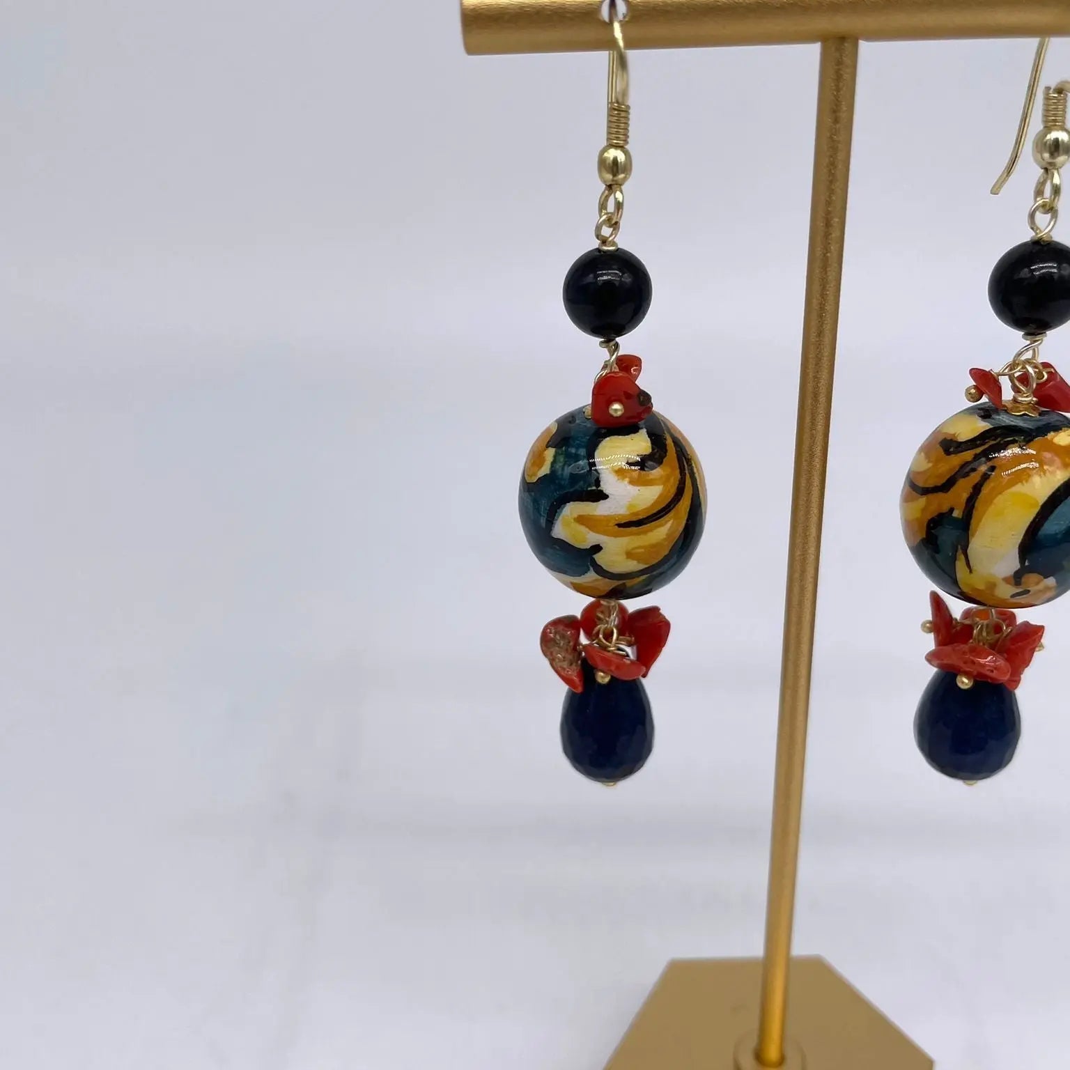 Orecchini Artigianali Sfere di Natale Blu in Ceramica di Caltagirone, pietre e corallo - DD CERAMICHE SICILIANE