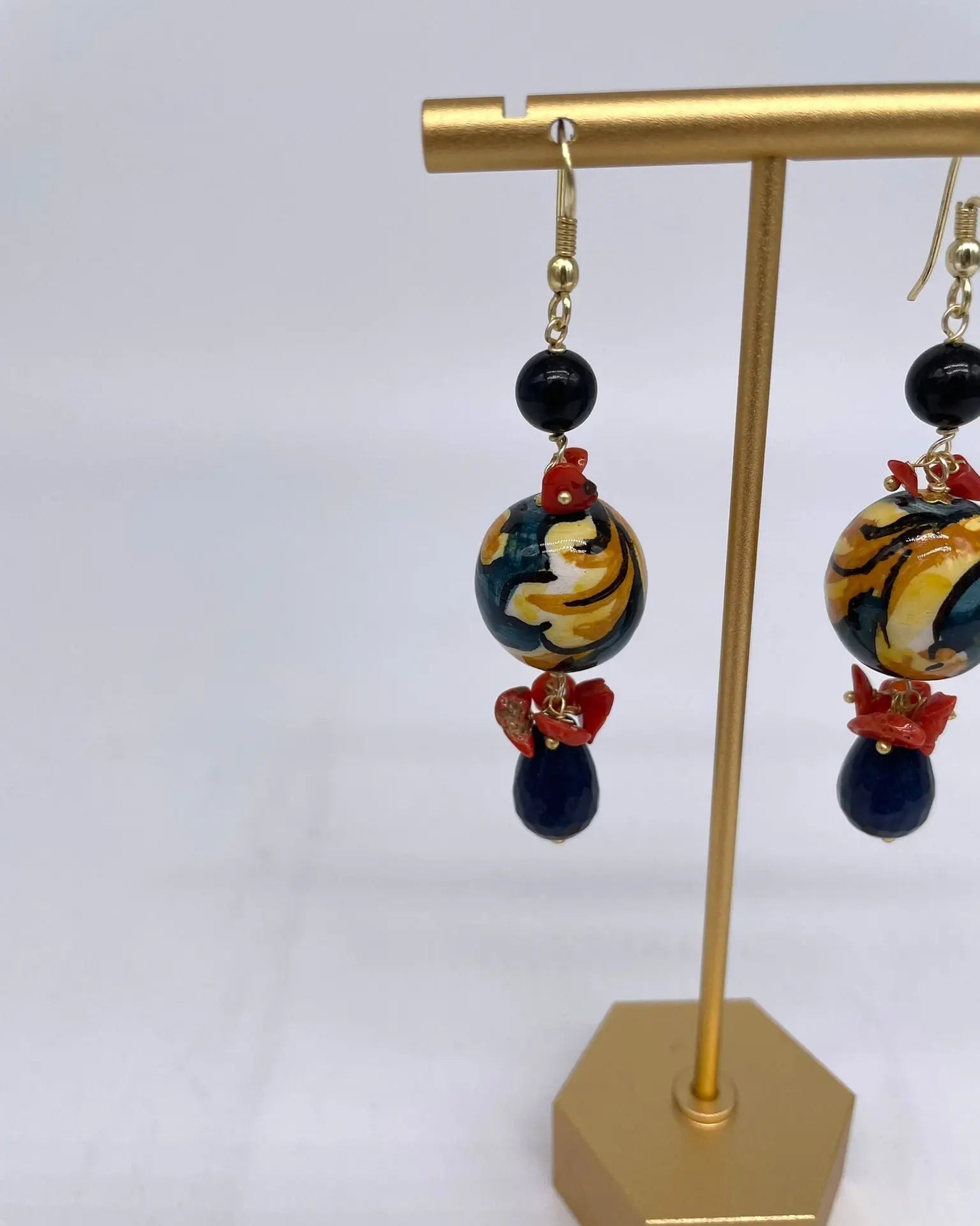 Orecchini Artigianali Sfere di Natale Blu in Ceramica di Caltagirone, pietre e corallo - DD CERAMICHE SICILIANE