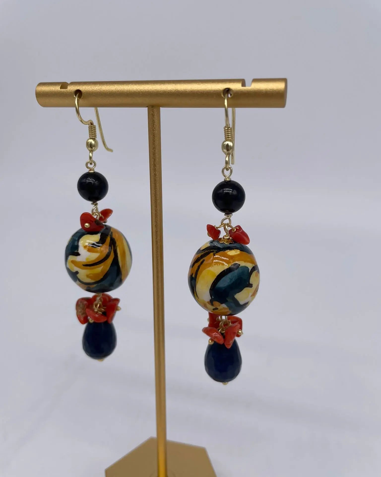 Orecchini Artigianali Sfere di Natale Blu in Ceramica di Caltagirone, pietre e corallo - DD CERAMICHE SICILIANE