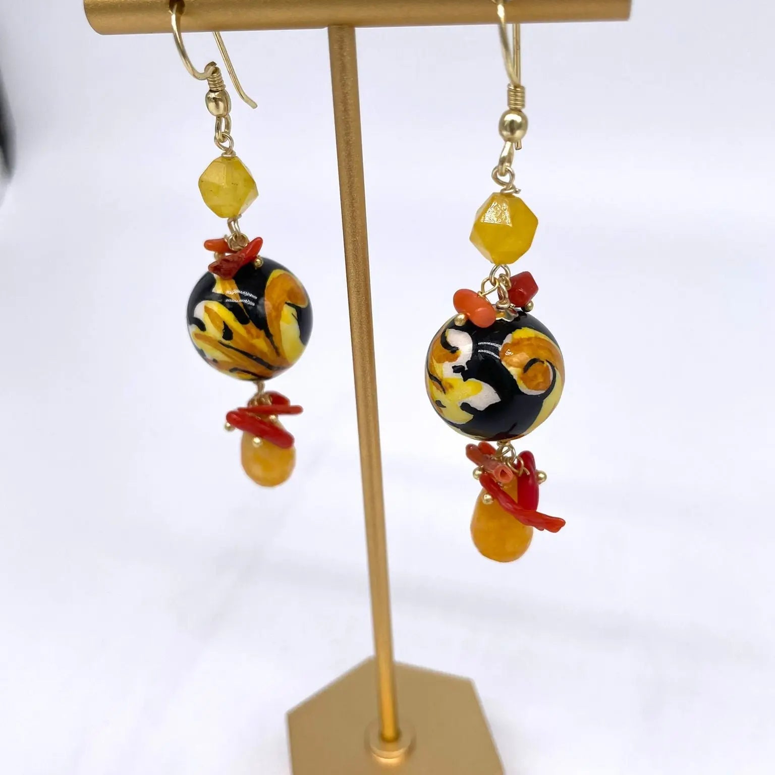 Orecchini Artigianali Sfere di Natale Nero in Ceramica di Caltagirone, pietre e corallo - DD CERAMICHE SICILIANE