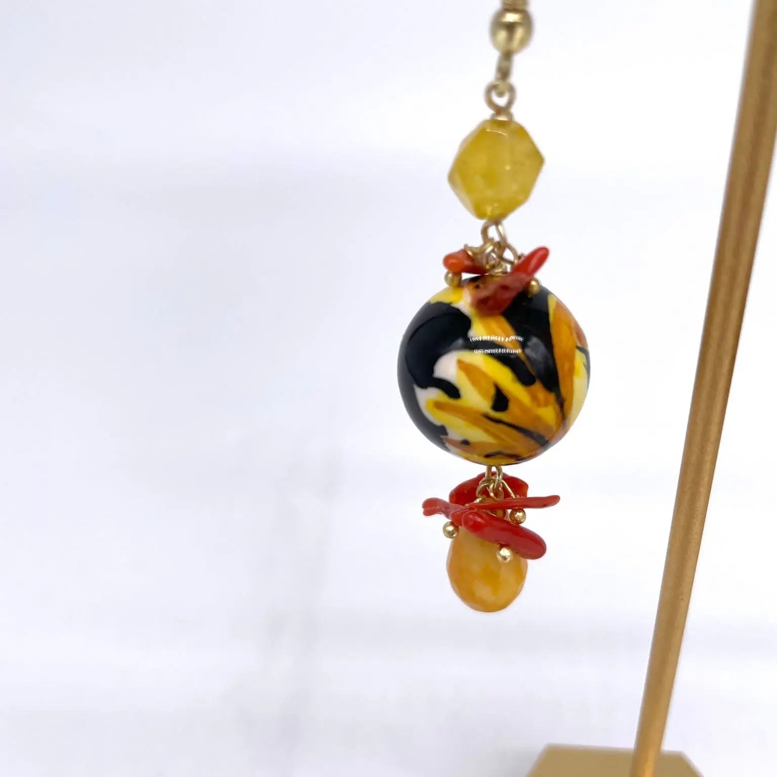 Orecchini Artigianali Sfere di Natale Nero in Ceramica di Caltagirone, pietre e corallo - DD CERAMICHE SICILIANE