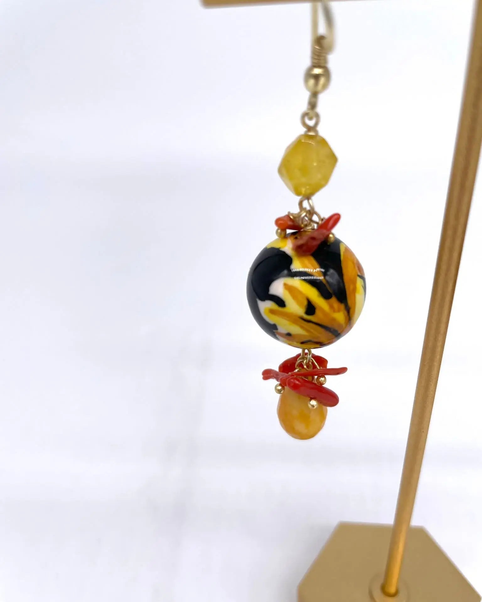 Orecchini Artigianali Sfere di Natale Nero in Ceramica di Caltagirone, pietre e corallo - DD CERAMICHE SICILIANE