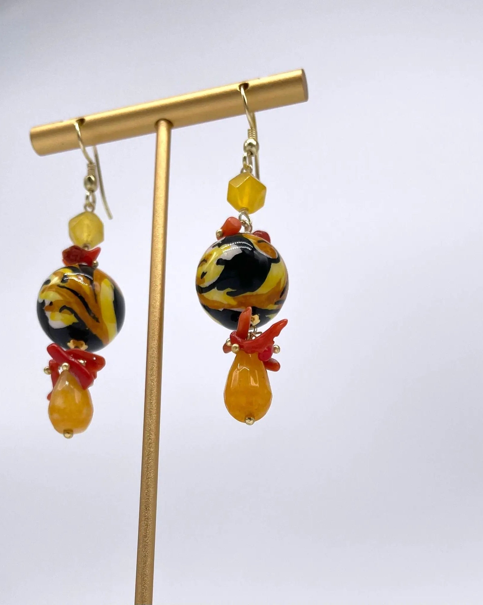 Orecchini Artigianali Sfere di Natale Nero in Ceramica di Caltagirone, pietre e corallo - DD CERAMICHE SICILIANE