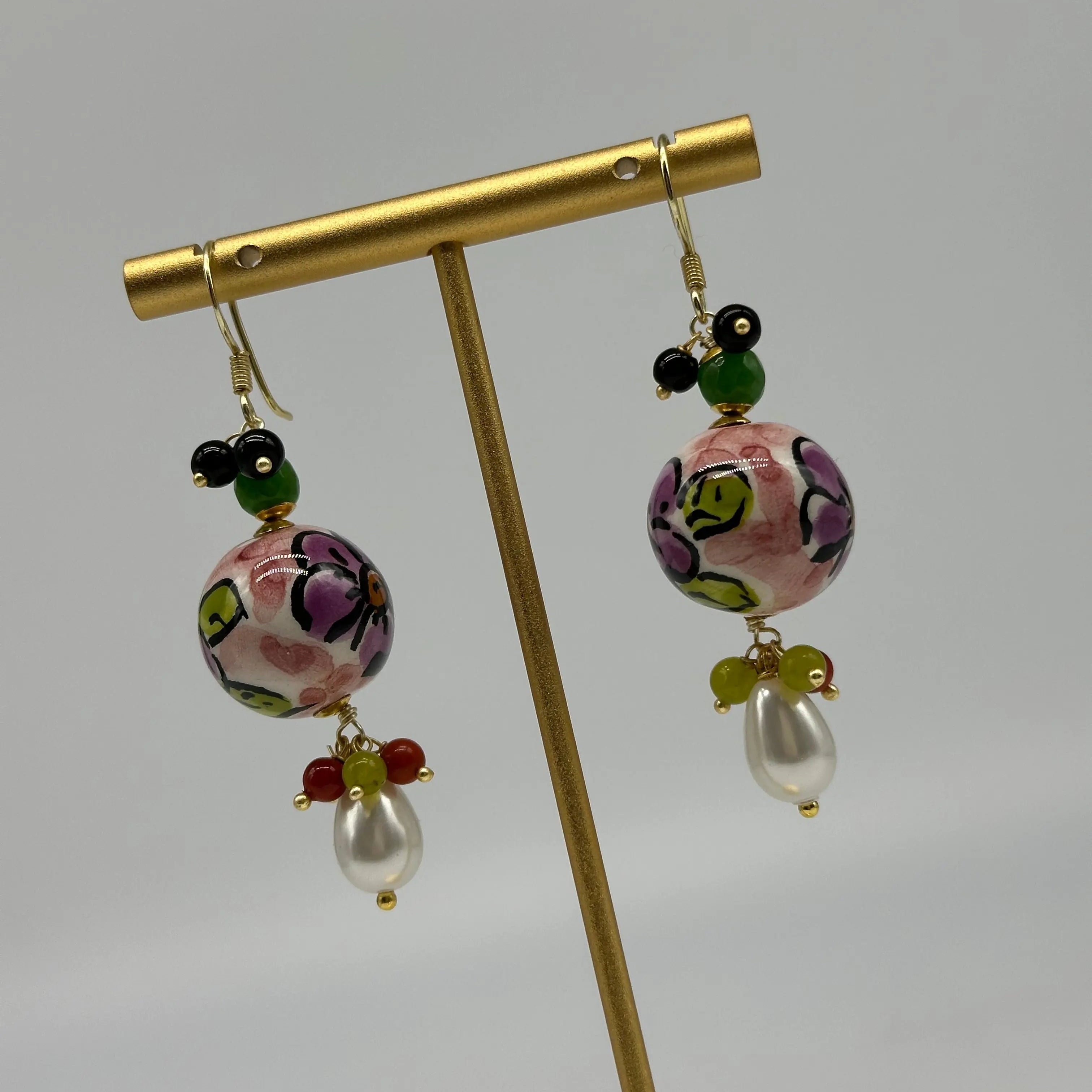 Orecchini Artigianali Sfere di Natale Rosa in Ceramica di Caltagirone, pietre e corallo DD CERAMICHE SICILIANE