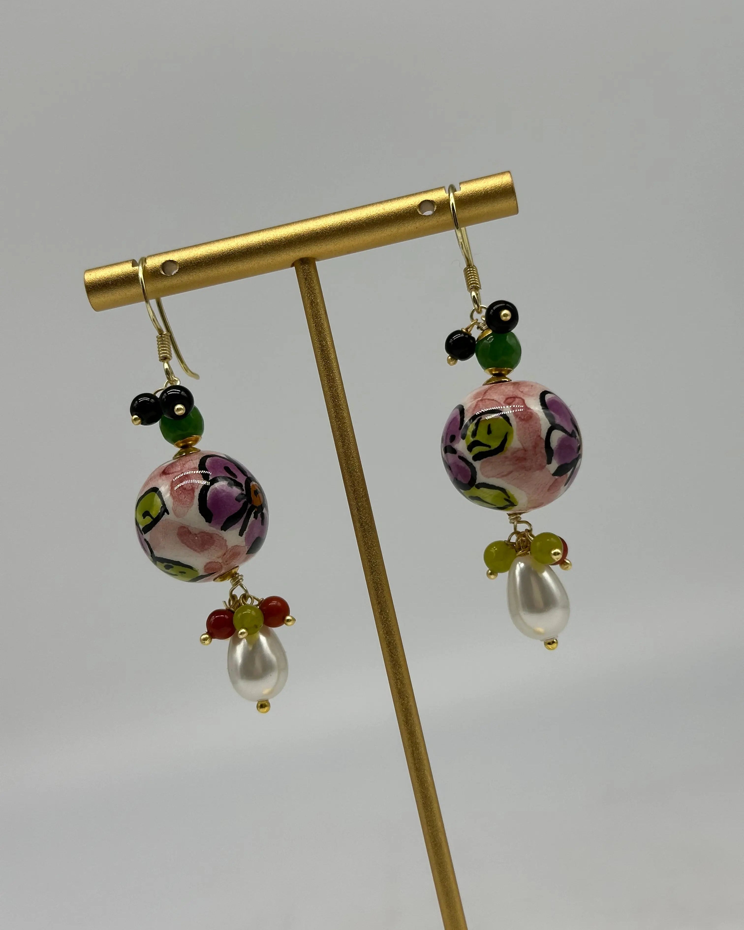 Orecchini Artigianali Sfere di Natale Rosa in Ceramica di Caltagirone, pietre e corallo DD CERAMICHE SICILIANE