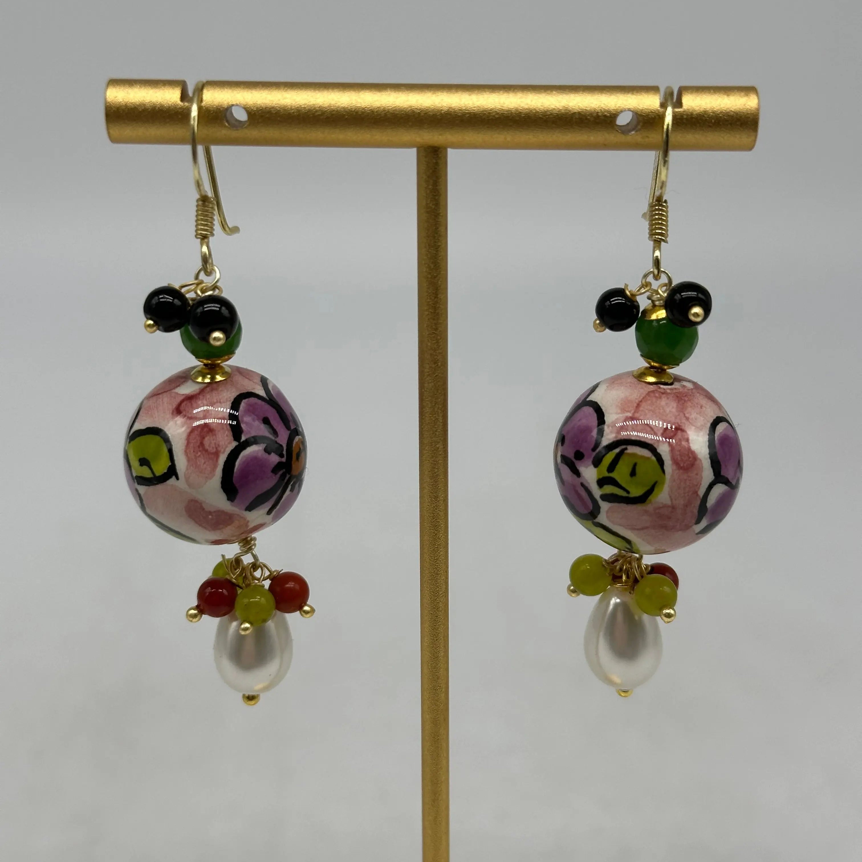 Orecchini Artigianali Sfere di Natale Rosa in Ceramica di Caltagirone, pietre e corallo DD CERAMICHE SICILIANE