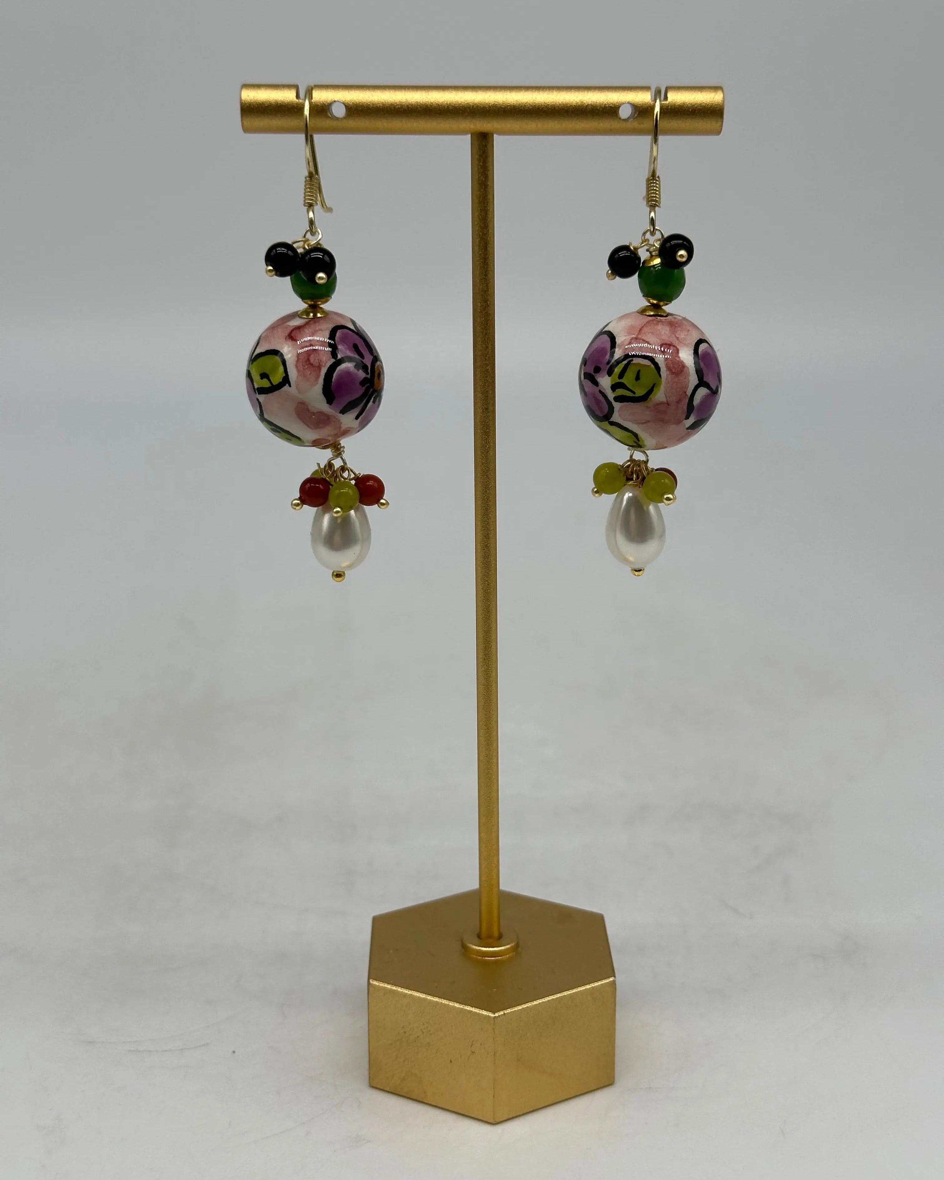 Orecchini Artigianali Sfere di Natale Rosa in Ceramica di Caltagirone, pietre e corallo DD CERAMICHE SICILIANE