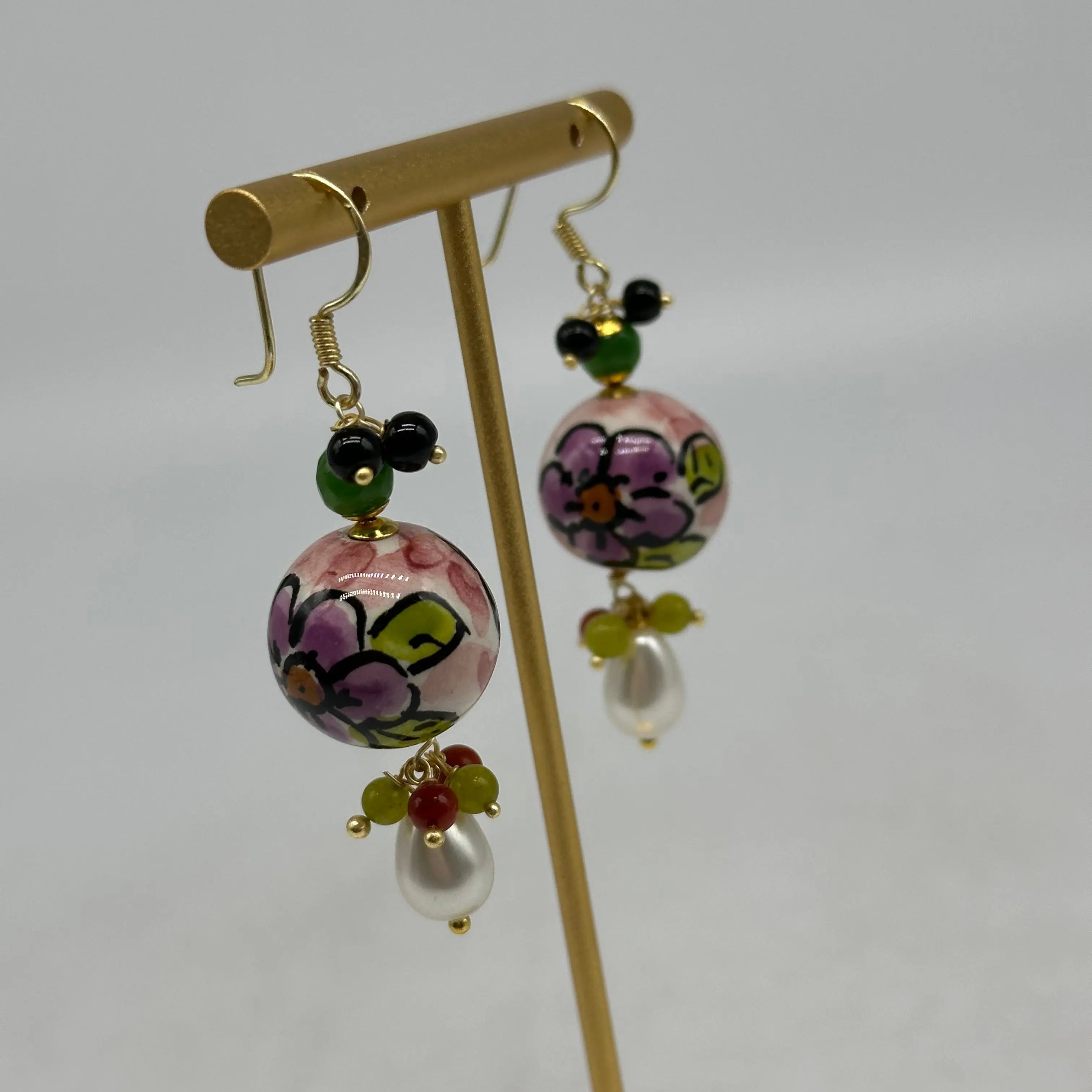 Orecchini Artigianali Sfere di Natale Rosa in Ceramica di Caltagirone, pietre e corallo DD CERAMICHE SICILIANE