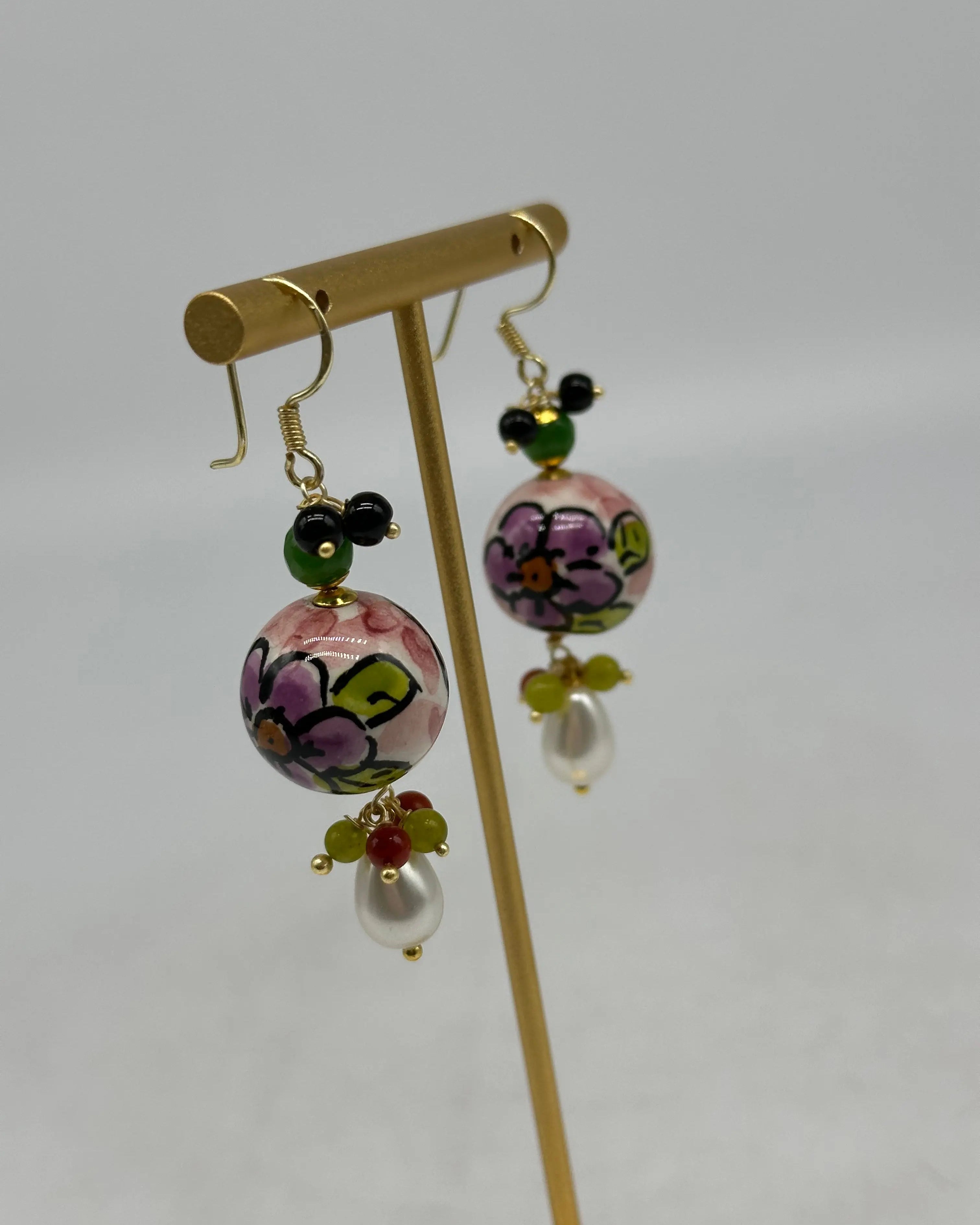 Orecchini Artigianali Sfere di Natale Rosa in Ceramica di Caltagirone, pietre e corallo DD CERAMICHE SICILIANE