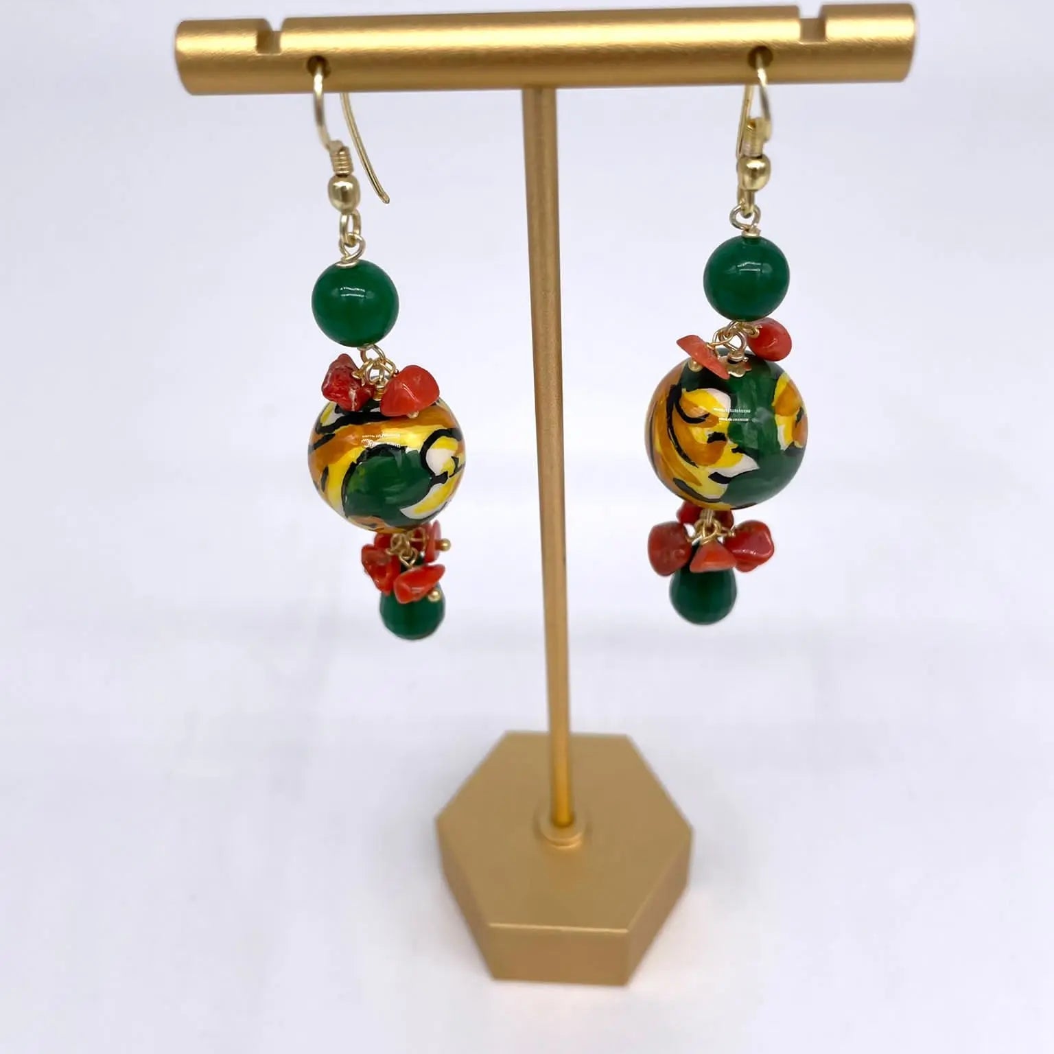 Orecchini Artigianali Sfere di Natale Verde in Ceramica di Caltagirone, pietre e corallo - DD CERAMICHE SICILIANE