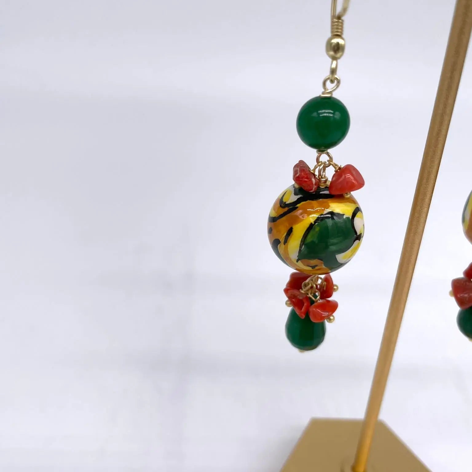 Orecchini Artigianali Sfere di Natale Verde in Ceramica di Caltagirone, pietre e corallo - DD CERAMICHE SICILIANE