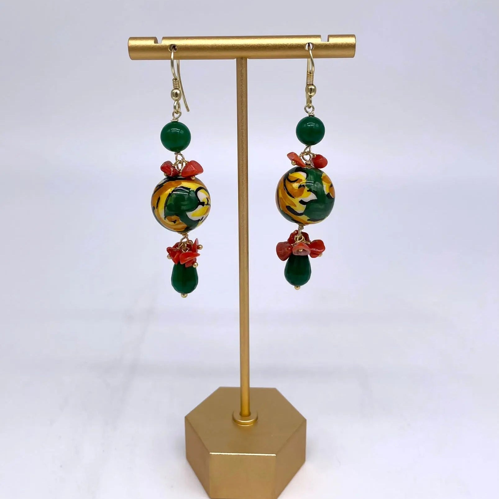 Orecchini Artigianali Sfere di Natale Verde in Ceramica di Caltagirone, pietre e corallo - DD CERAMICHE SICILIANE