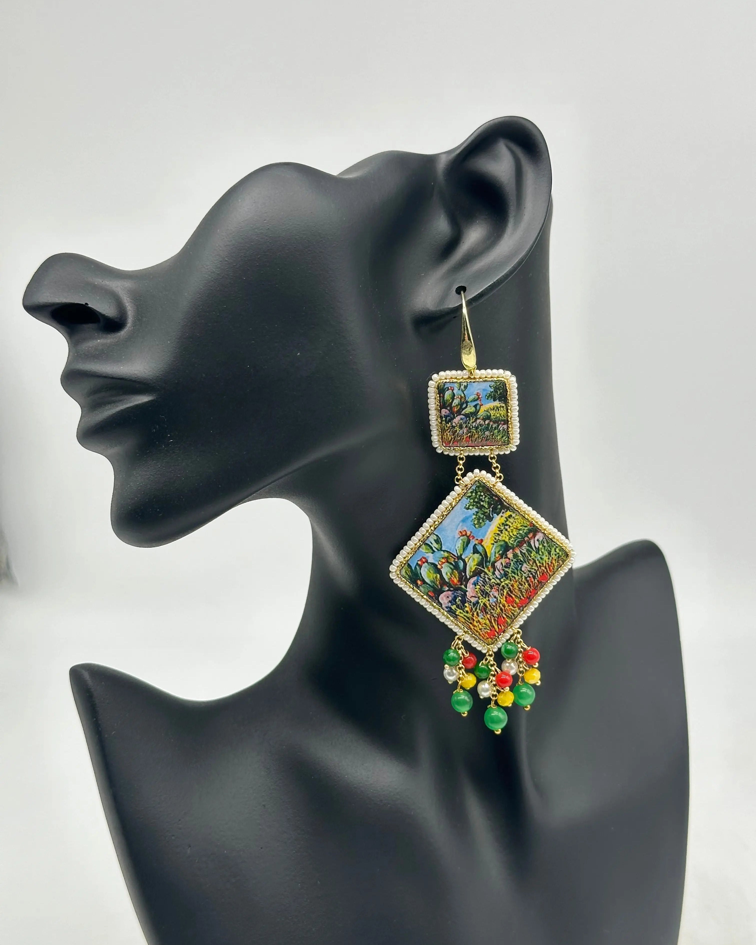 Orecchini Piastrella Ceramica di Caltagirone, cornice bianca, pietre, perle V.3 DD CERAMICHE SICILIANE