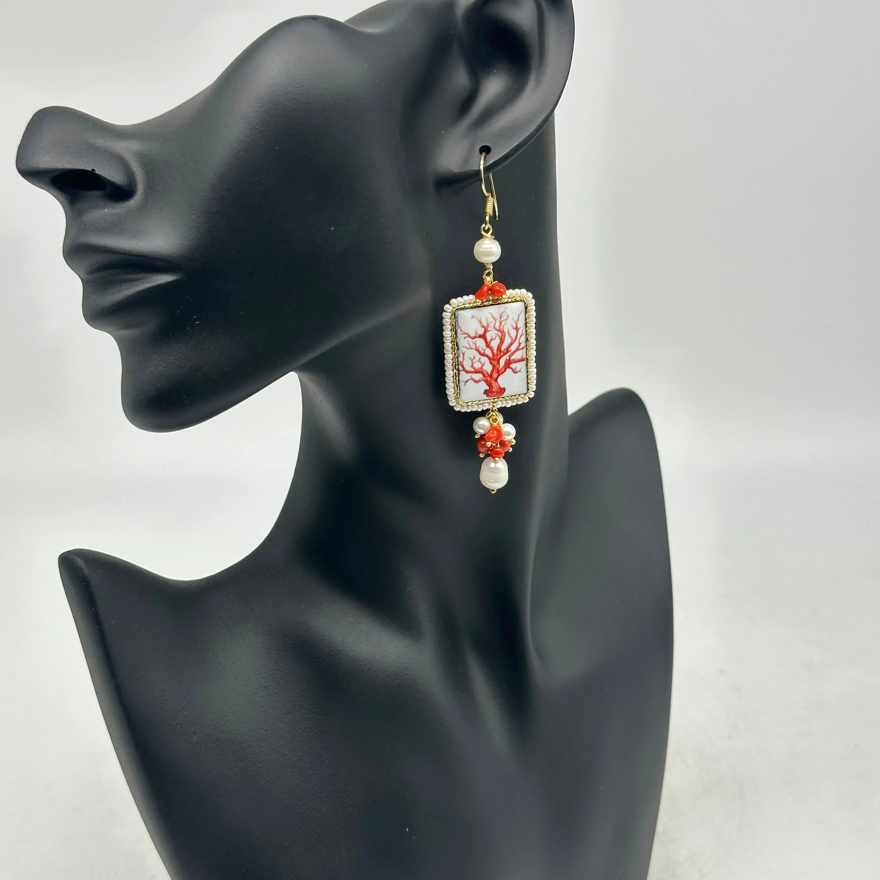 Orecchini Piastrella Ceramica di Caltagirone, cornice bianca, pietre, perle V.5 DD Ceramiche Siciliane