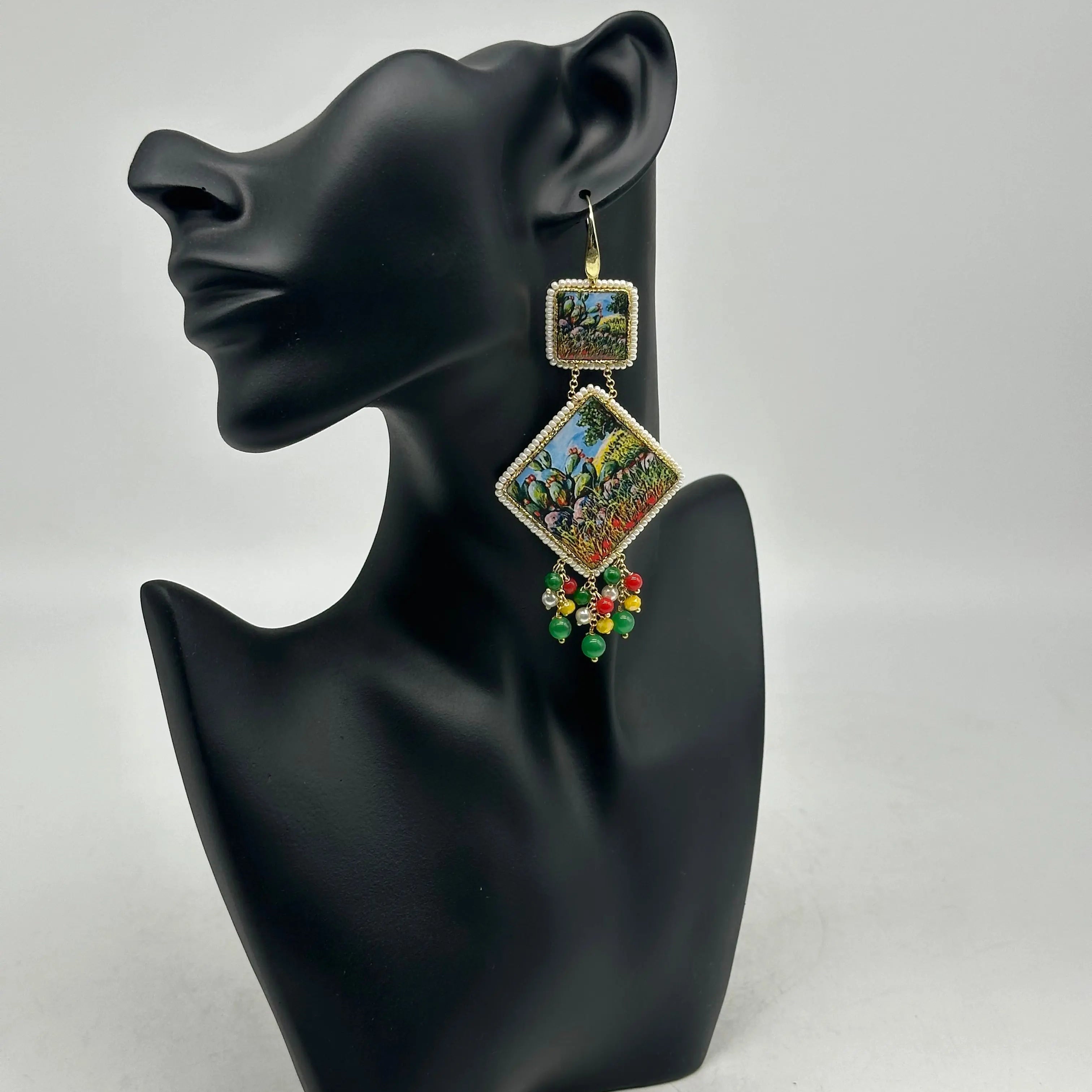 Orecchini Piastrella Ceramica di Caltagirone, cornice bianca, pietre, perle V.3 DD CERAMICHE SICILIANE