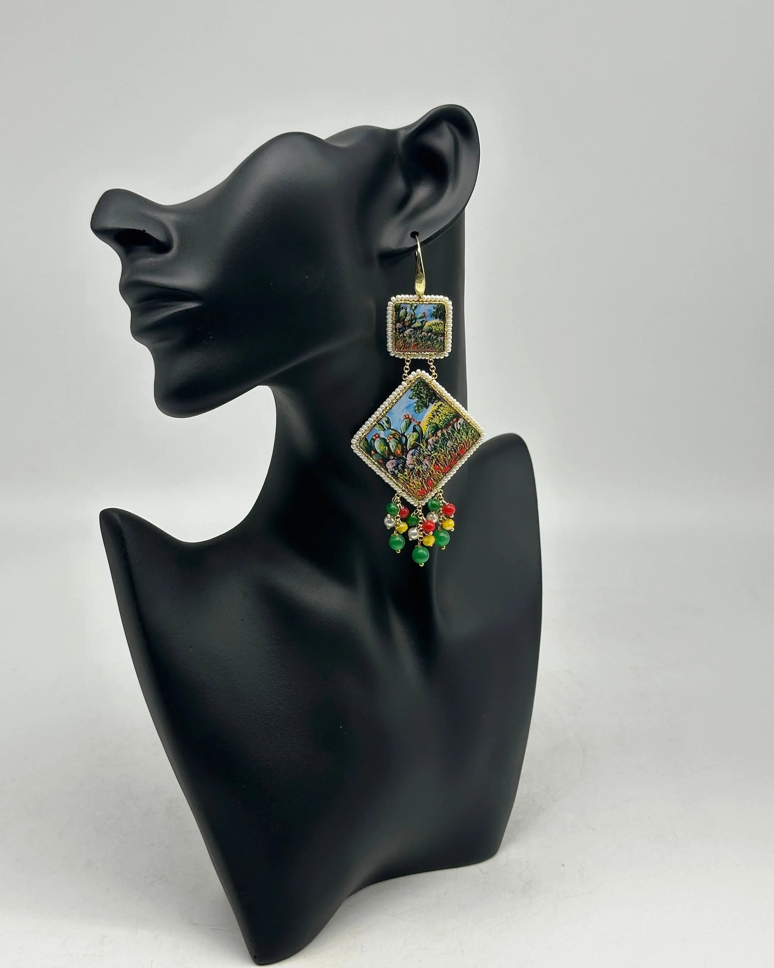 Orecchini Piastrella Ceramica di Caltagirone, cornice bianca, pietre, perle V.3 DD CERAMICHE SICILIANE