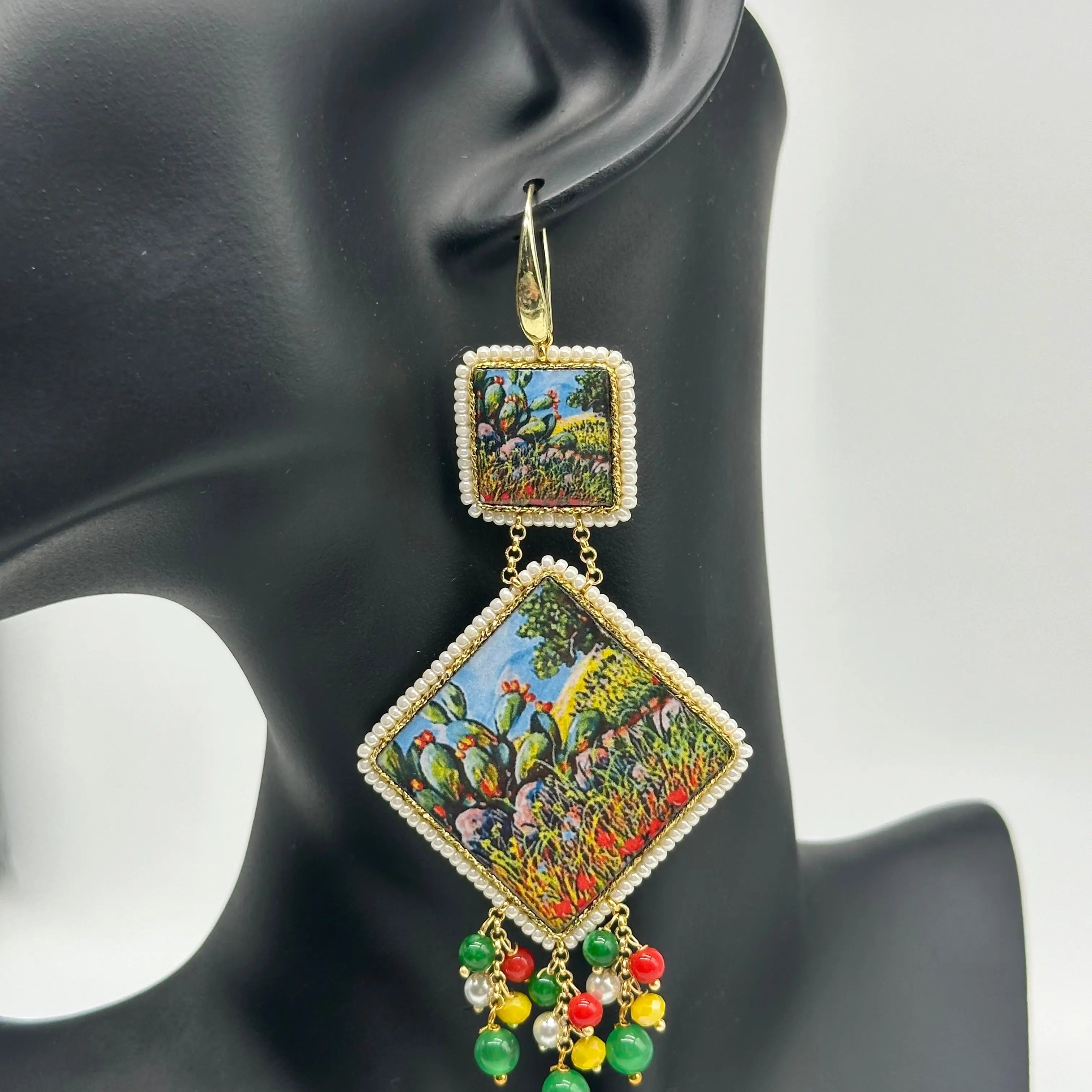 Orecchini Piastrella Ceramica di Caltagirone, cornice bianca, pietre, perle V.3 DD CERAMICHE SICILIANE