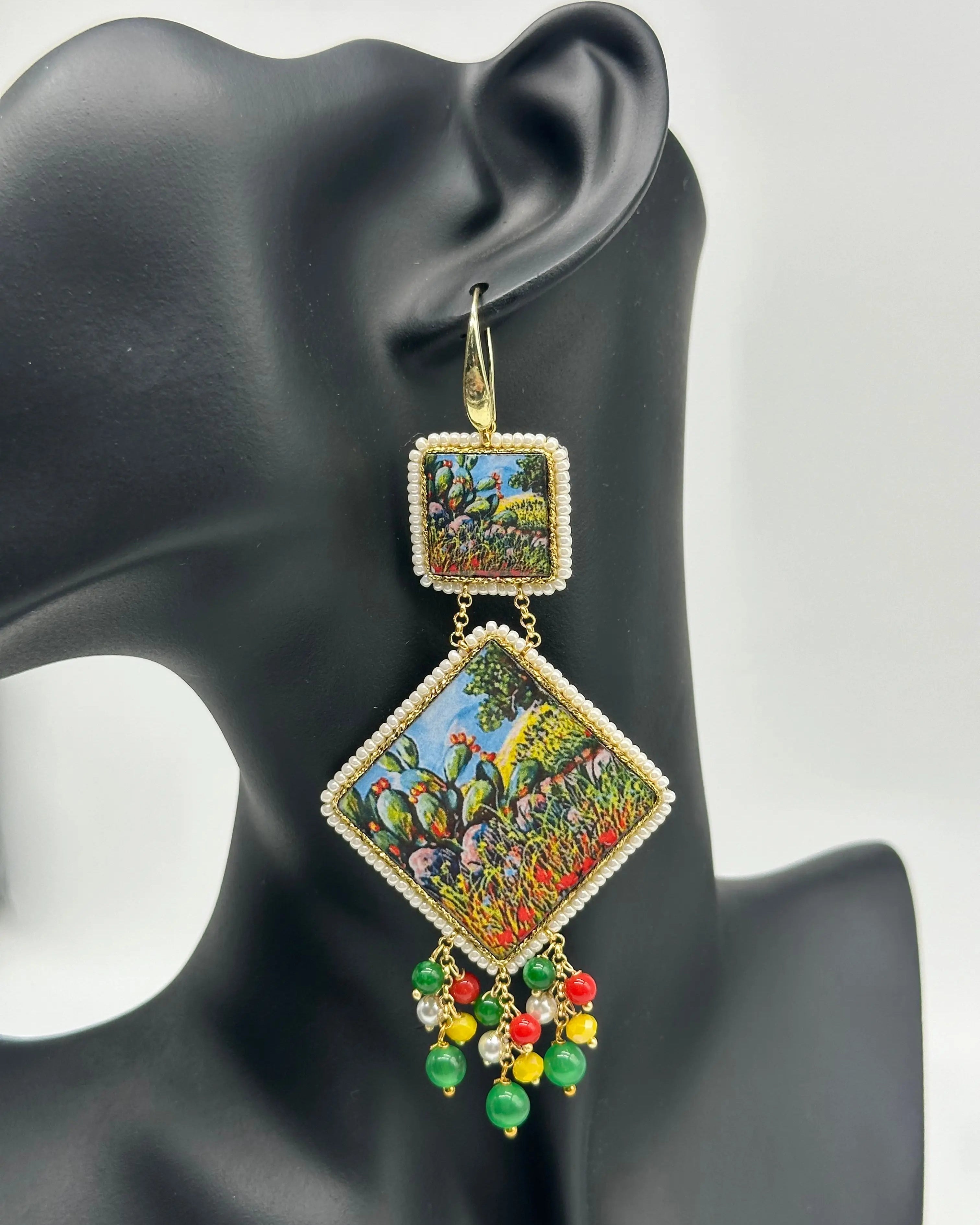 Orecchini Piastrella Ceramica di Caltagirone, cornice bianca, pietre, perle V.3 DD CERAMICHE SICILIANE