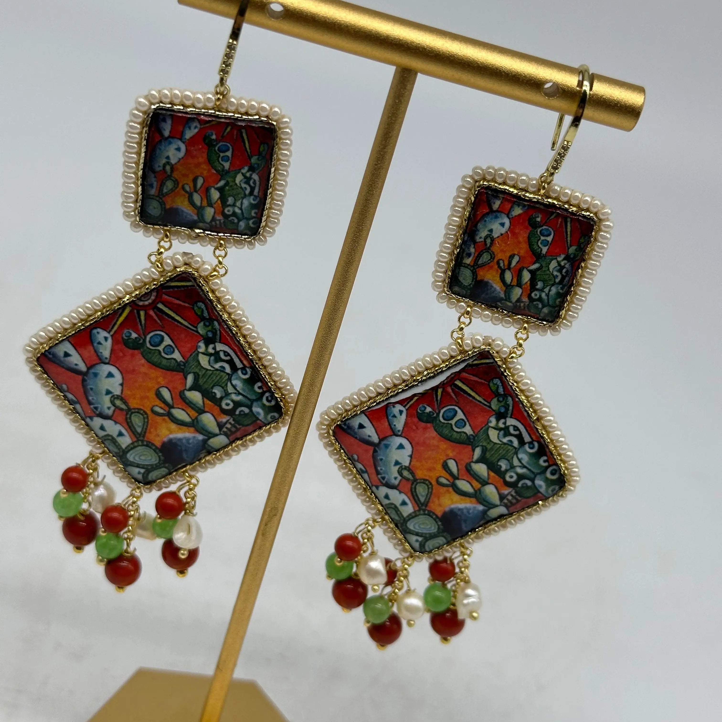Orecchini Piastrella Ceramica di Caltagirone, cornice bianca, pietre, perle V.1 DD CERAMICHE SICILIANE