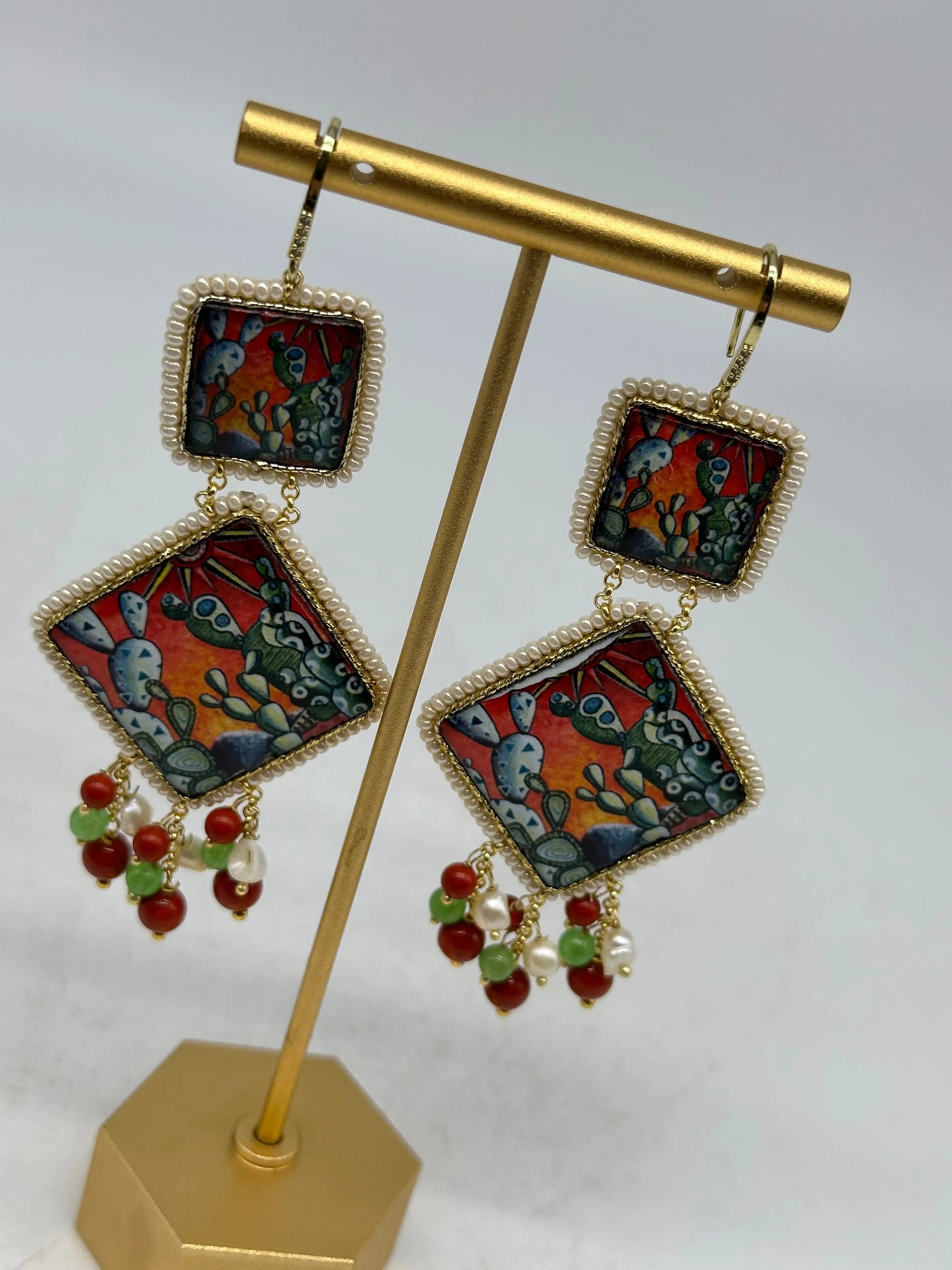 Orecchini Piastrella Ceramica di Caltagirone, cornice bianca, pietre, perle V.1 DD CERAMICHE SICILIANE