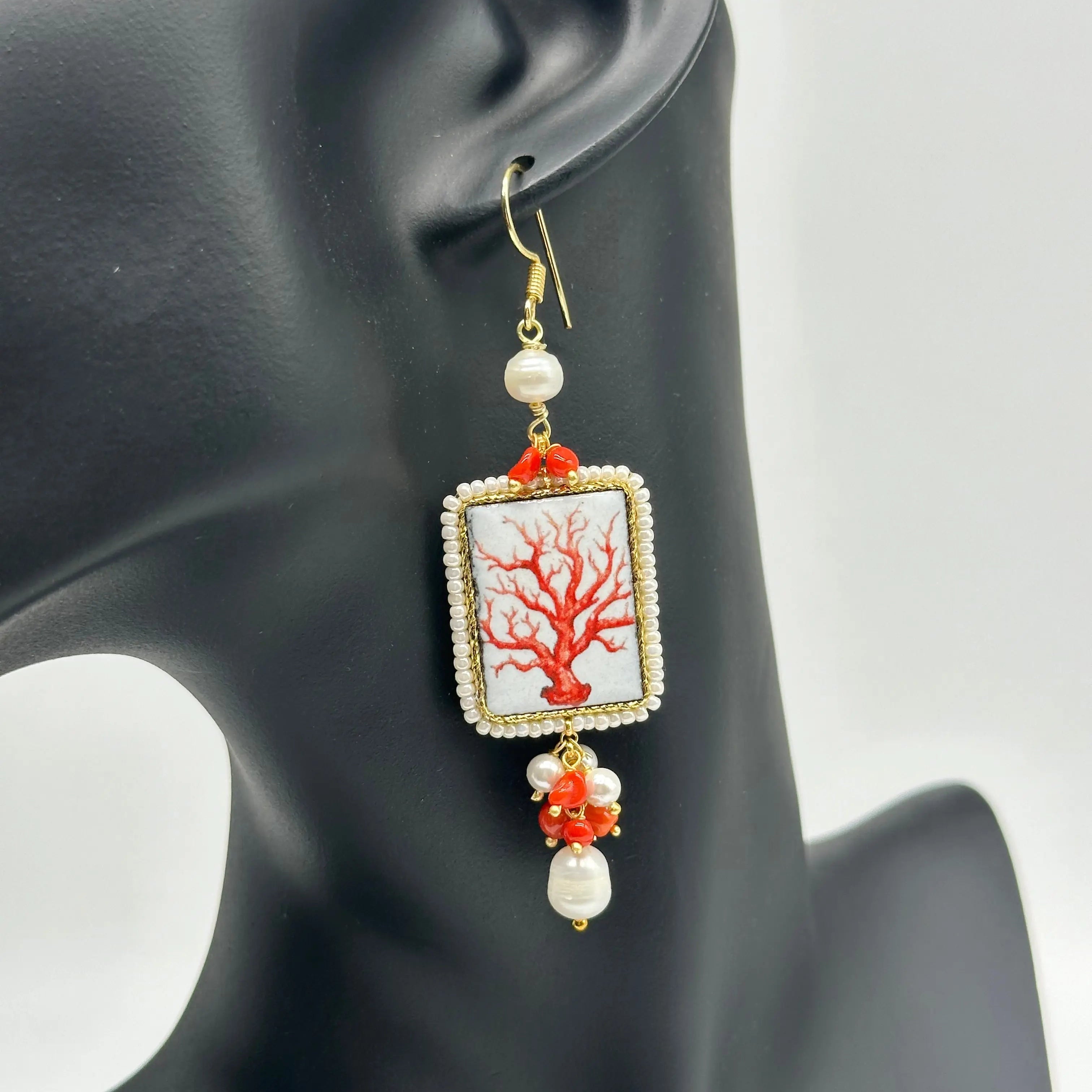 Orecchini Piastrella Ceramica di Caltagirone, cornice bianca, pietre, perle V.5 DD Ceramiche Siciliane