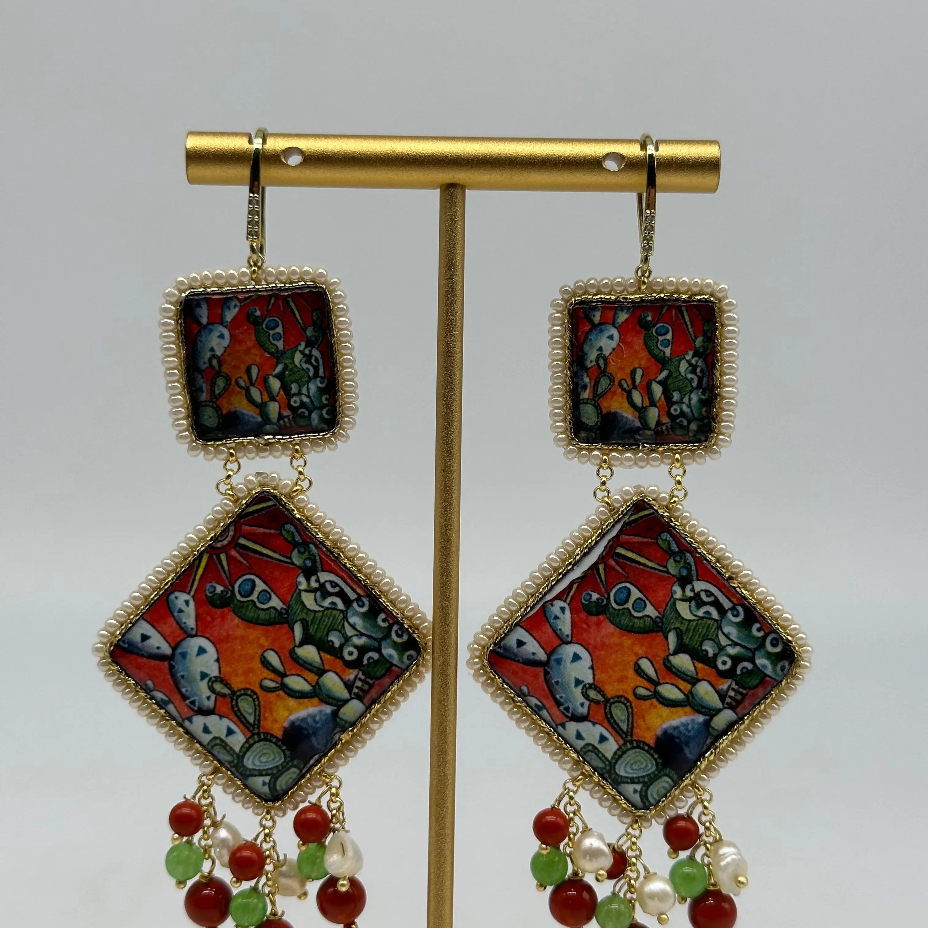 Orecchini Piastrella Ceramica di Caltagirone, cornice bianca, pietre, perle V.1 DD CERAMICHE SICILIANE