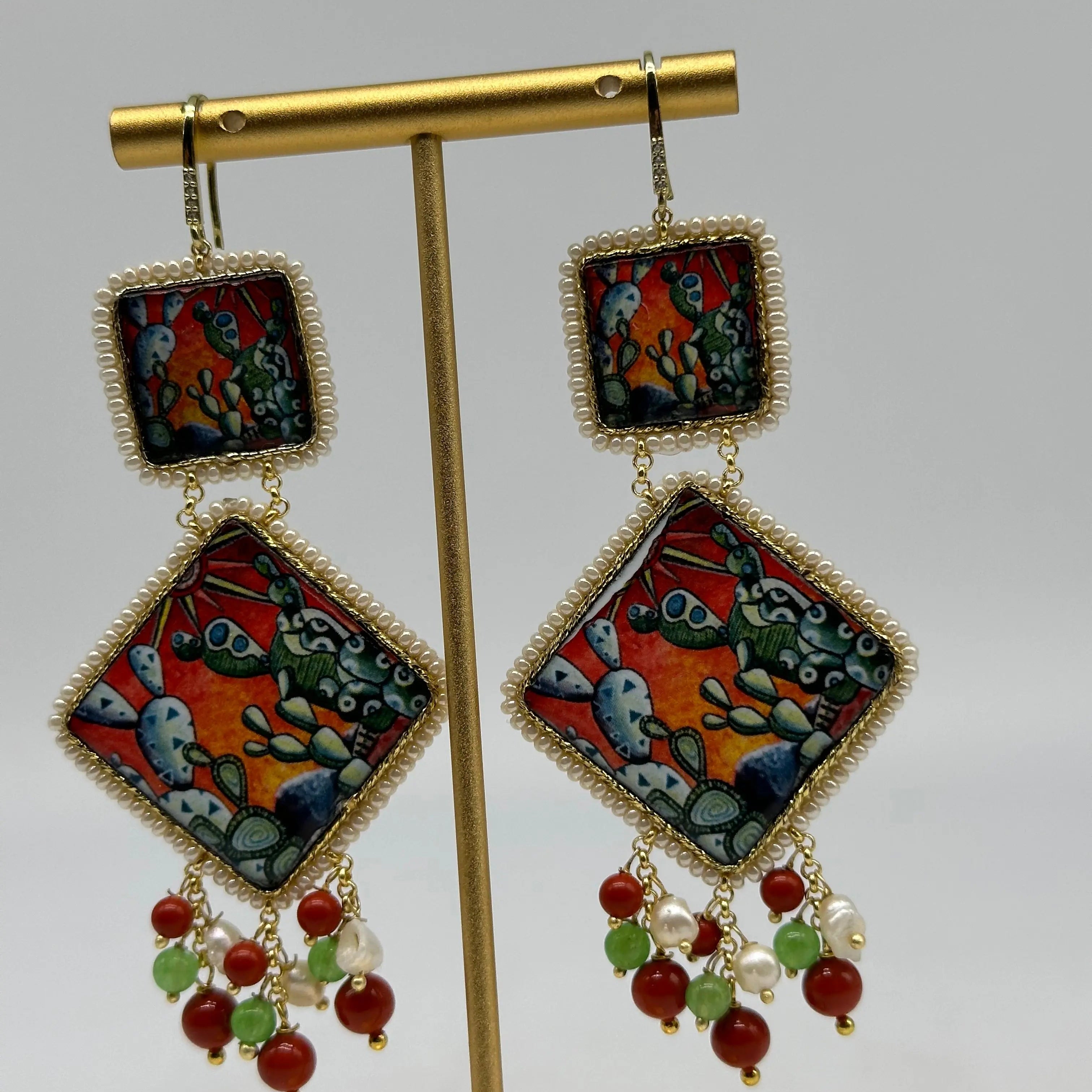 Orecchini Piastrella Ceramica di Caltagirone, cornice bianca, pietre, perle V.1 DD CERAMICHE SICILIANE