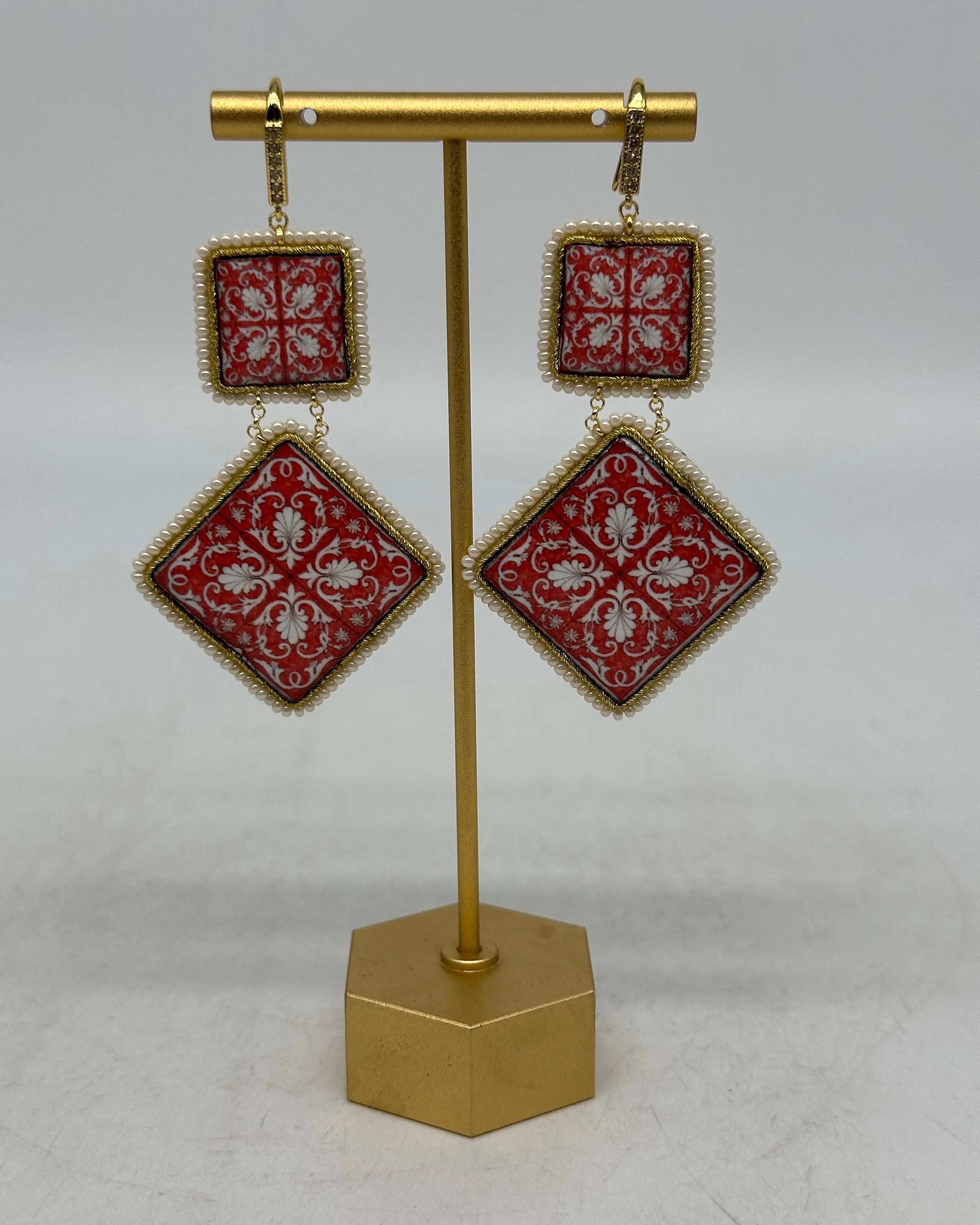 Orecchini Piastrella Ceramica di Caltagirone, cornice bianca, pietre, perle V.9 DD CERAMICHE SICILIANE