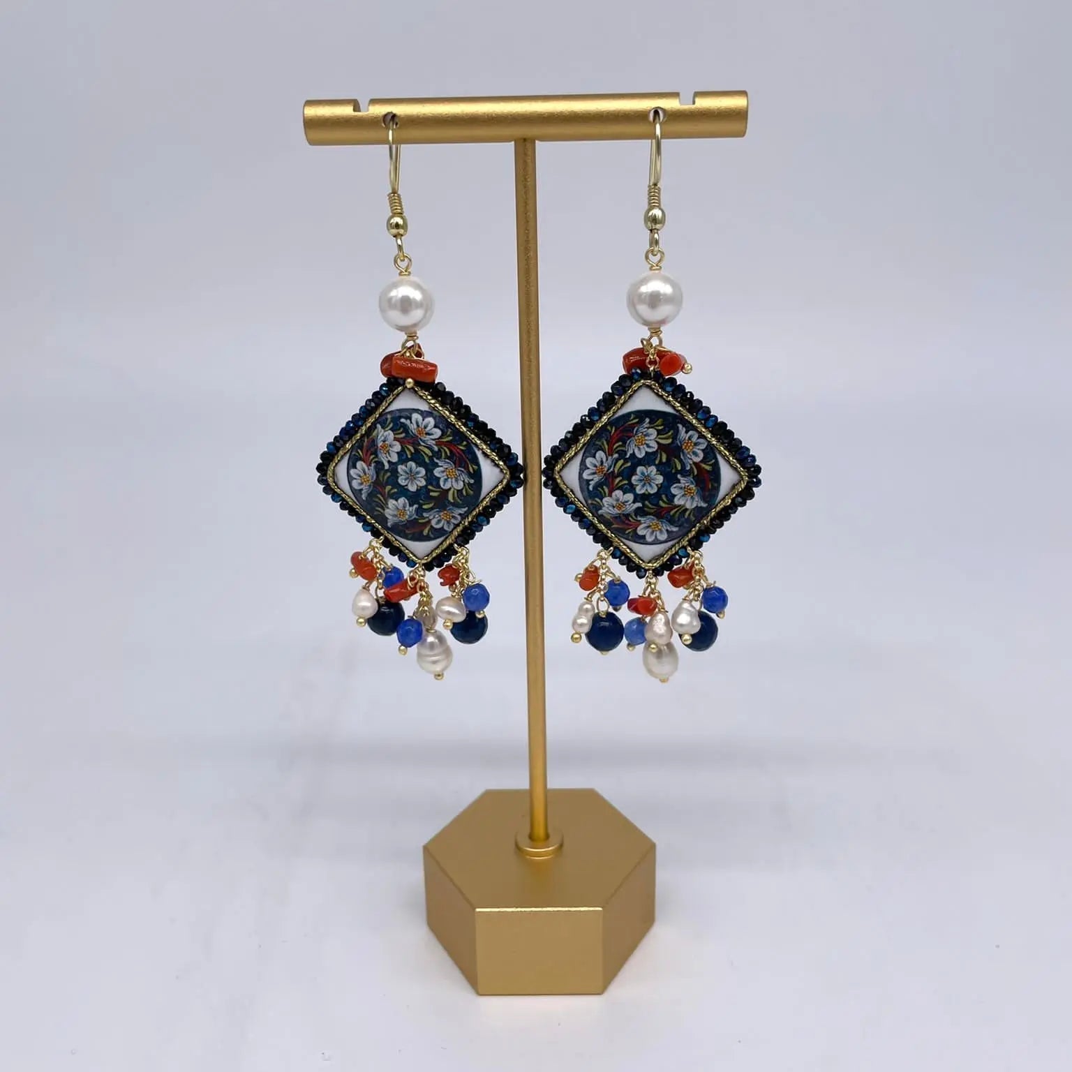 Orecchini Piastrella Ceramica di Caltagirone, cornice blu, pietre, perle, corallo - DD CERAMICHE SICILIANE